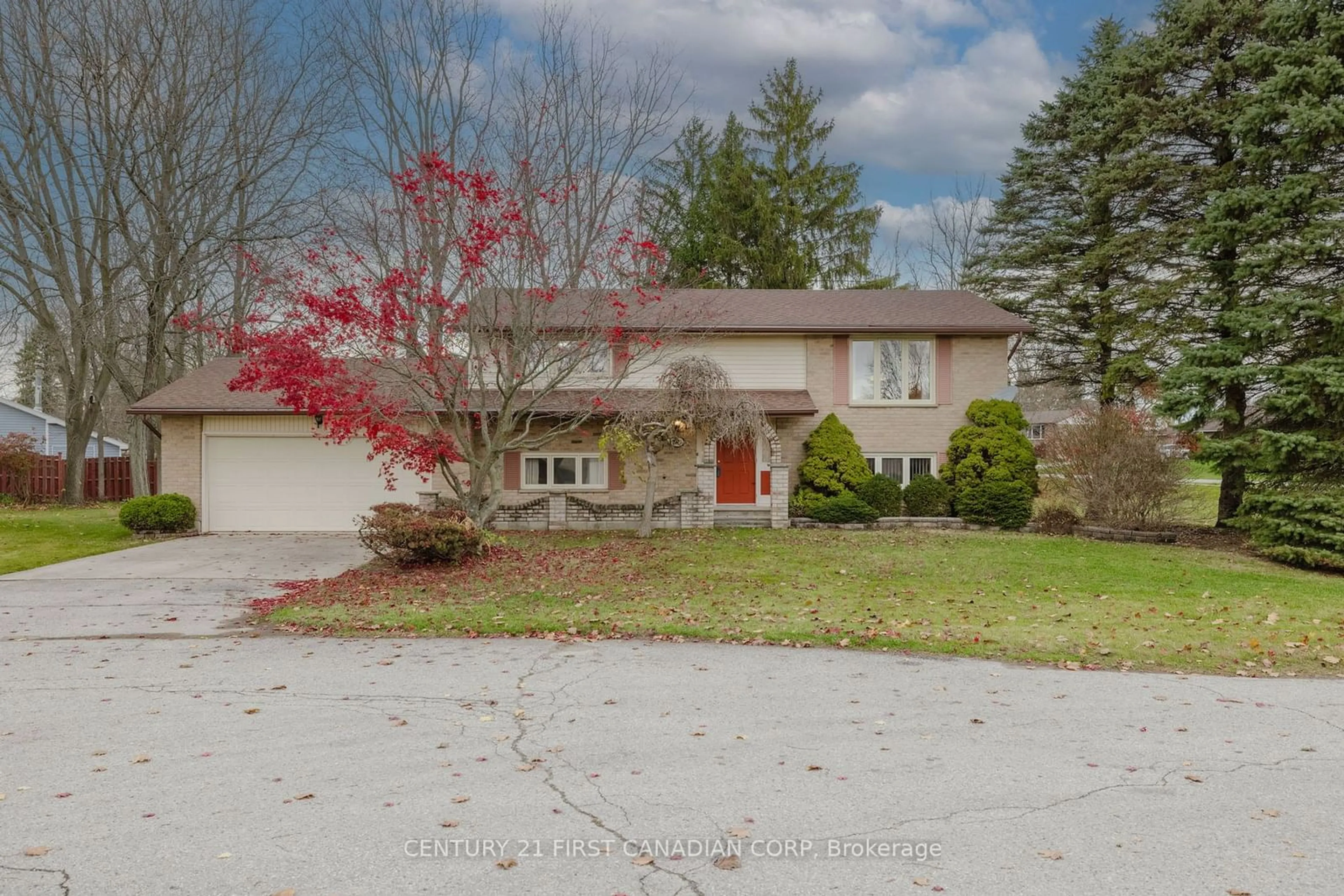 Frontside or backside of a home, the street view for 2313 Marr Pl, Strathroy-Caradoc Ontario N0L 1W0