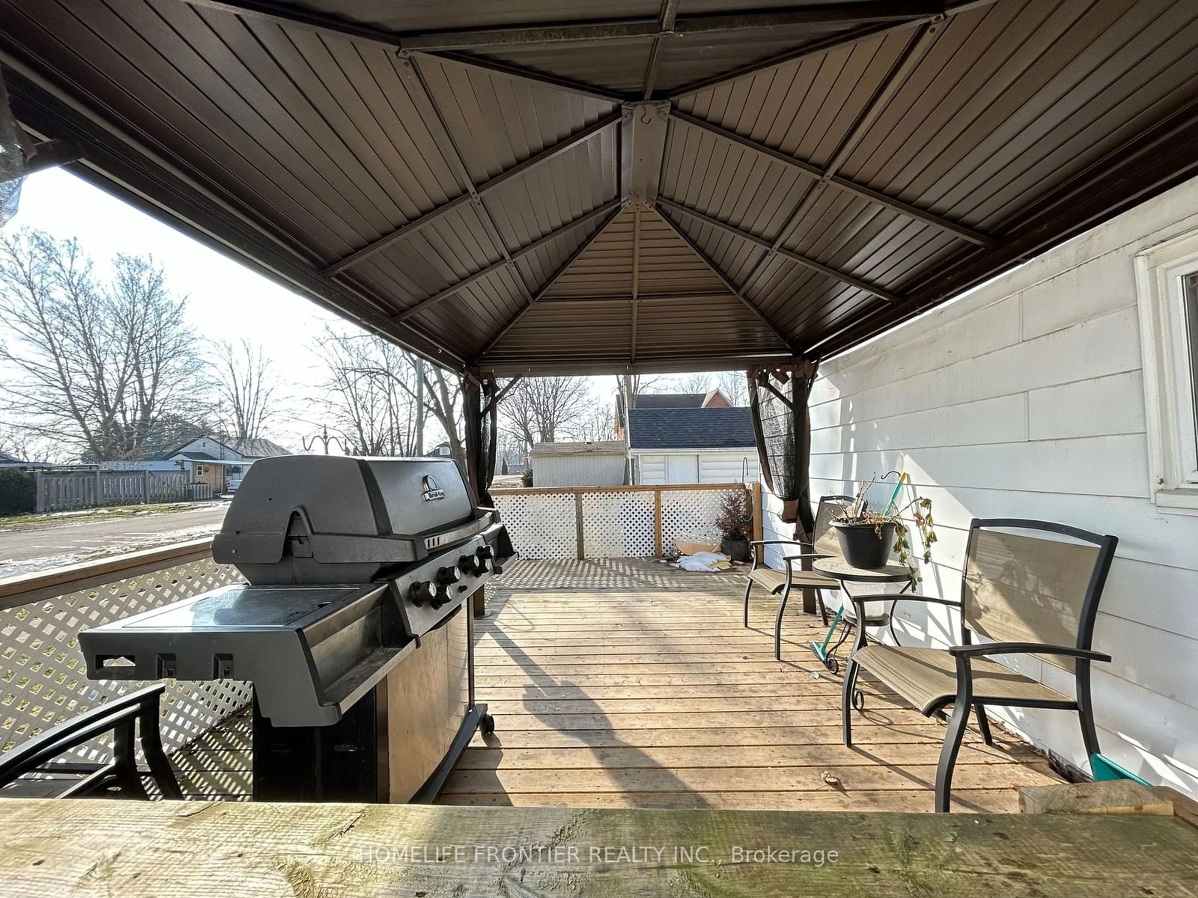 Patio, the fenced backyard for 258 William St, Chatham-Kent Ontario N0P 1M0