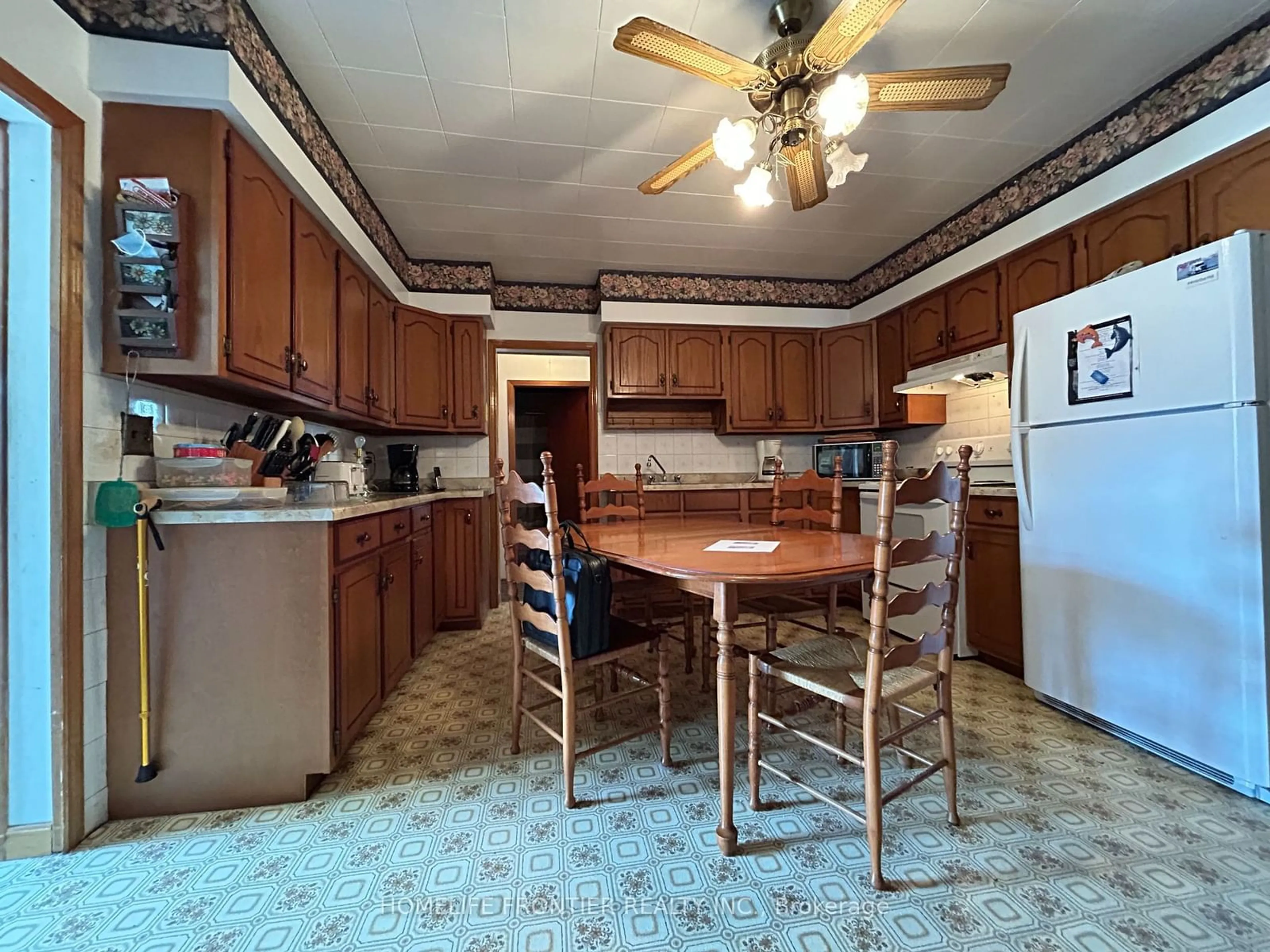 Kitchen, wood floors, cottage for 258 William St, Chatham-Kent Ontario N0P 1M0