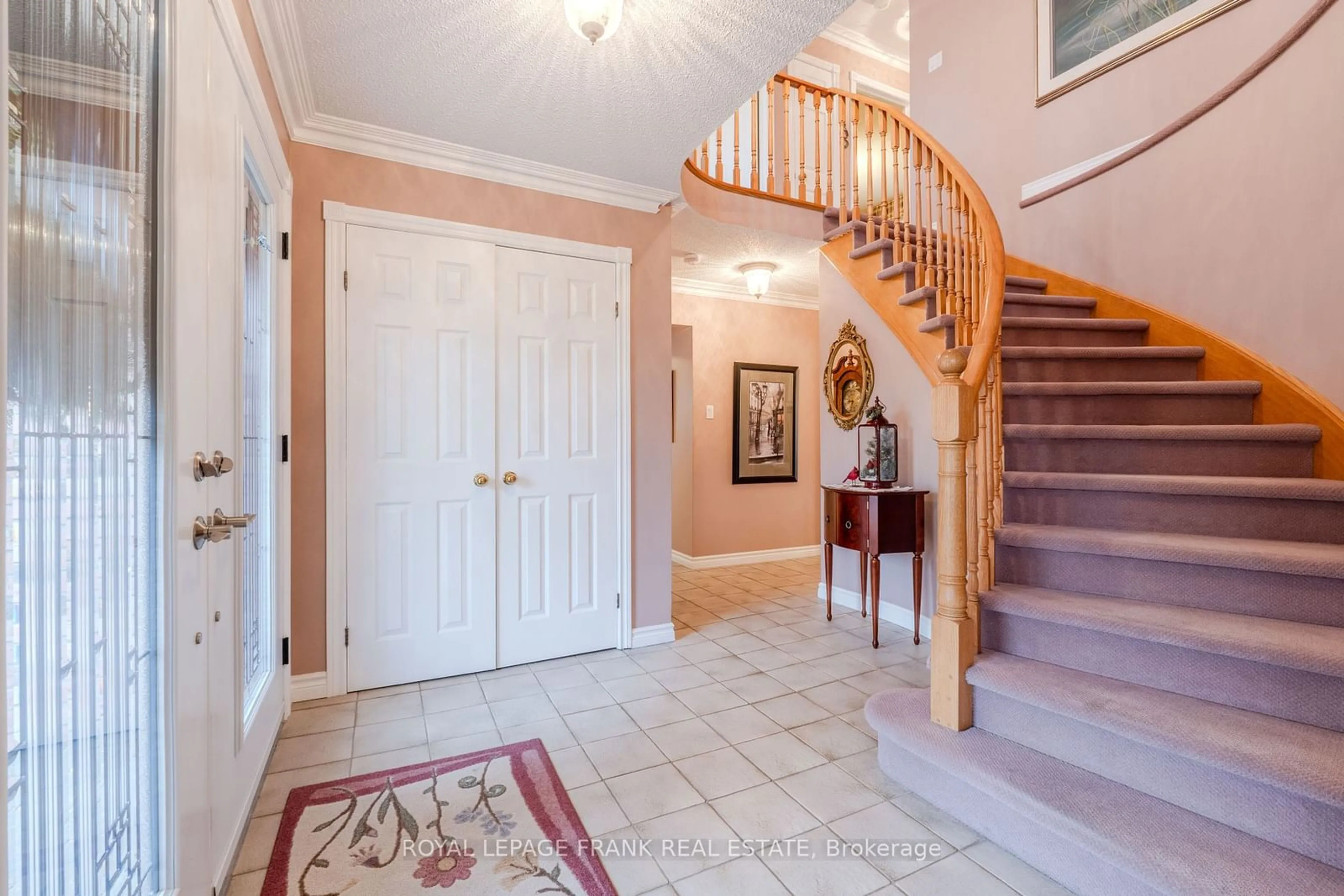 Indoor foyer, wood floors for 1 Dunsford Crt, Kawartha Lakes Ontario K9V 5T3