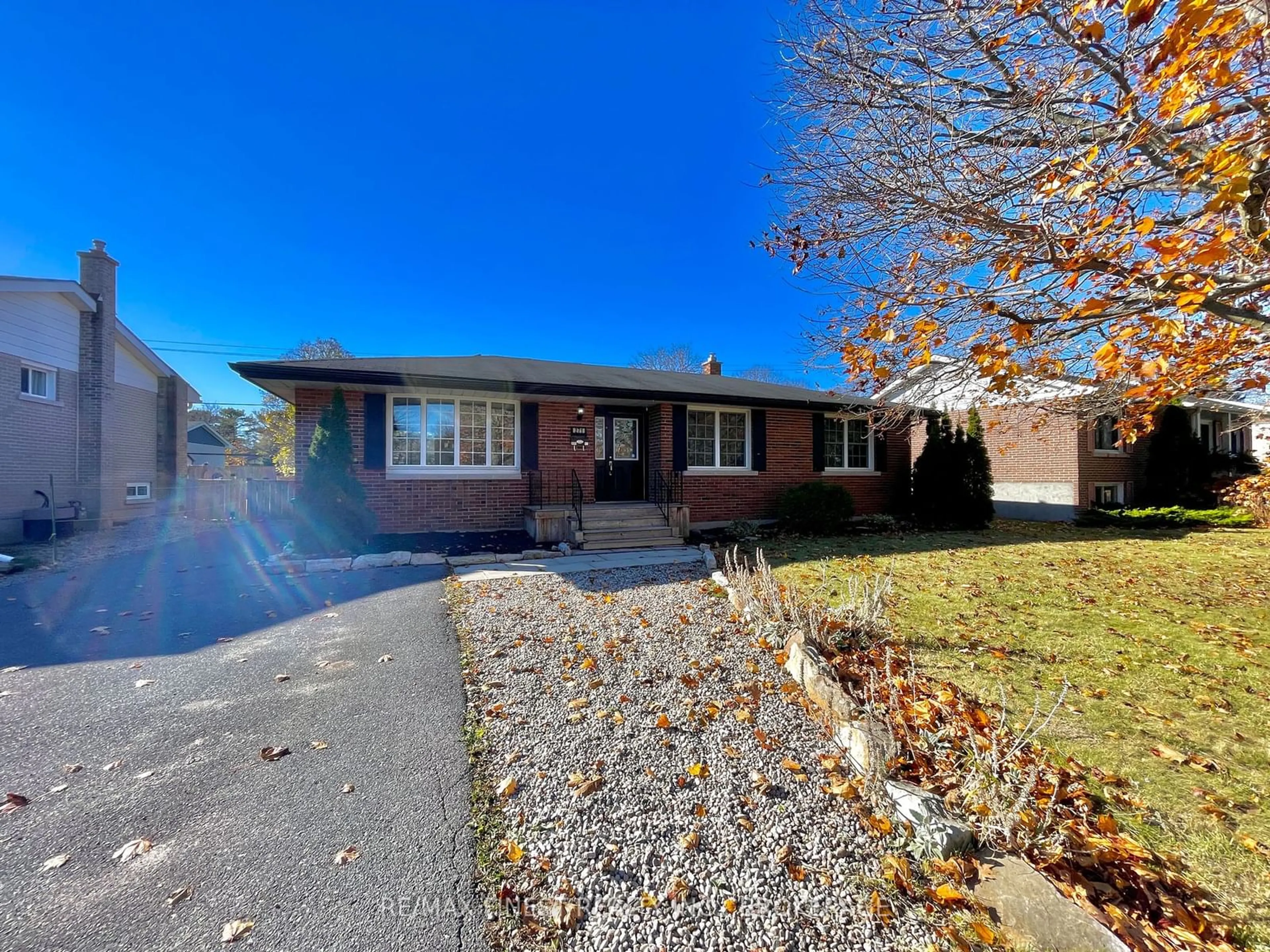 Frontside or backside of a home, the street view for 271 Chelsea Rd, Kingston Ontario K7M 3Z3