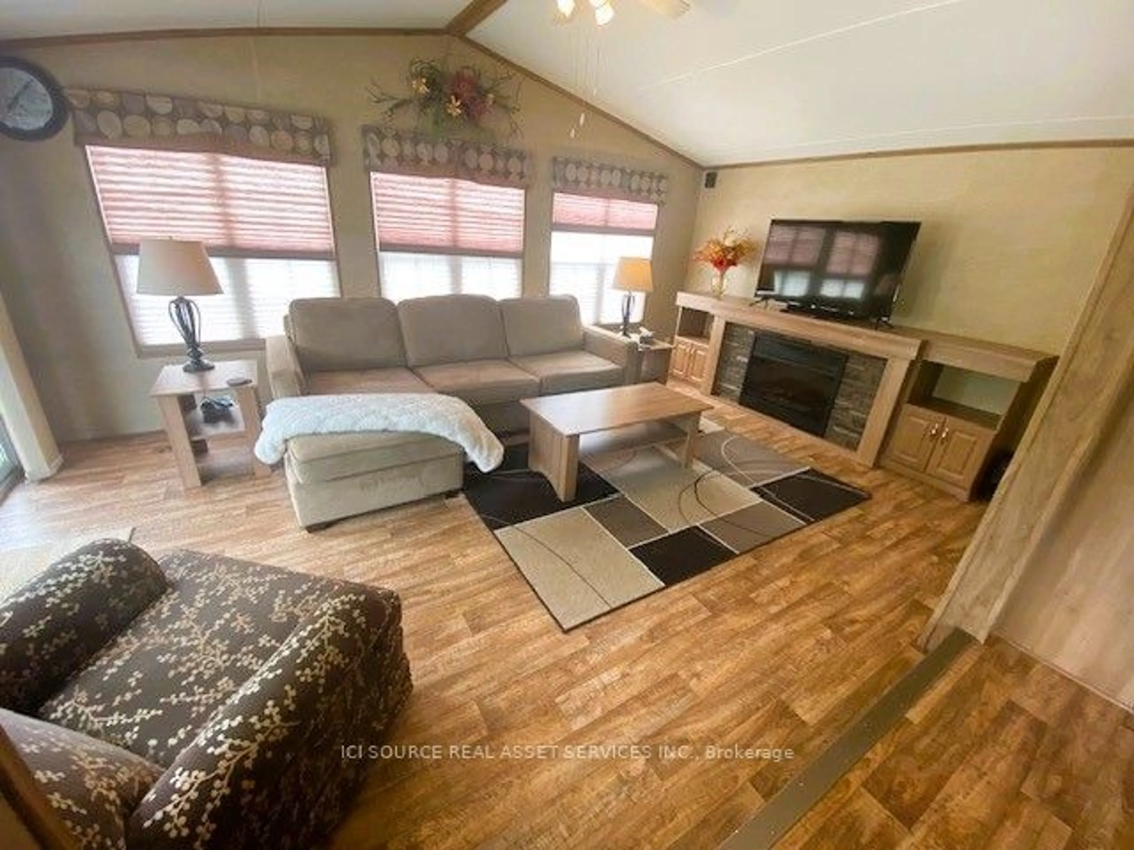 Living room, wood floors for 155 McCrearys Beach #FHR506, Drummond/North Elmsley Ontario K7H 3C8