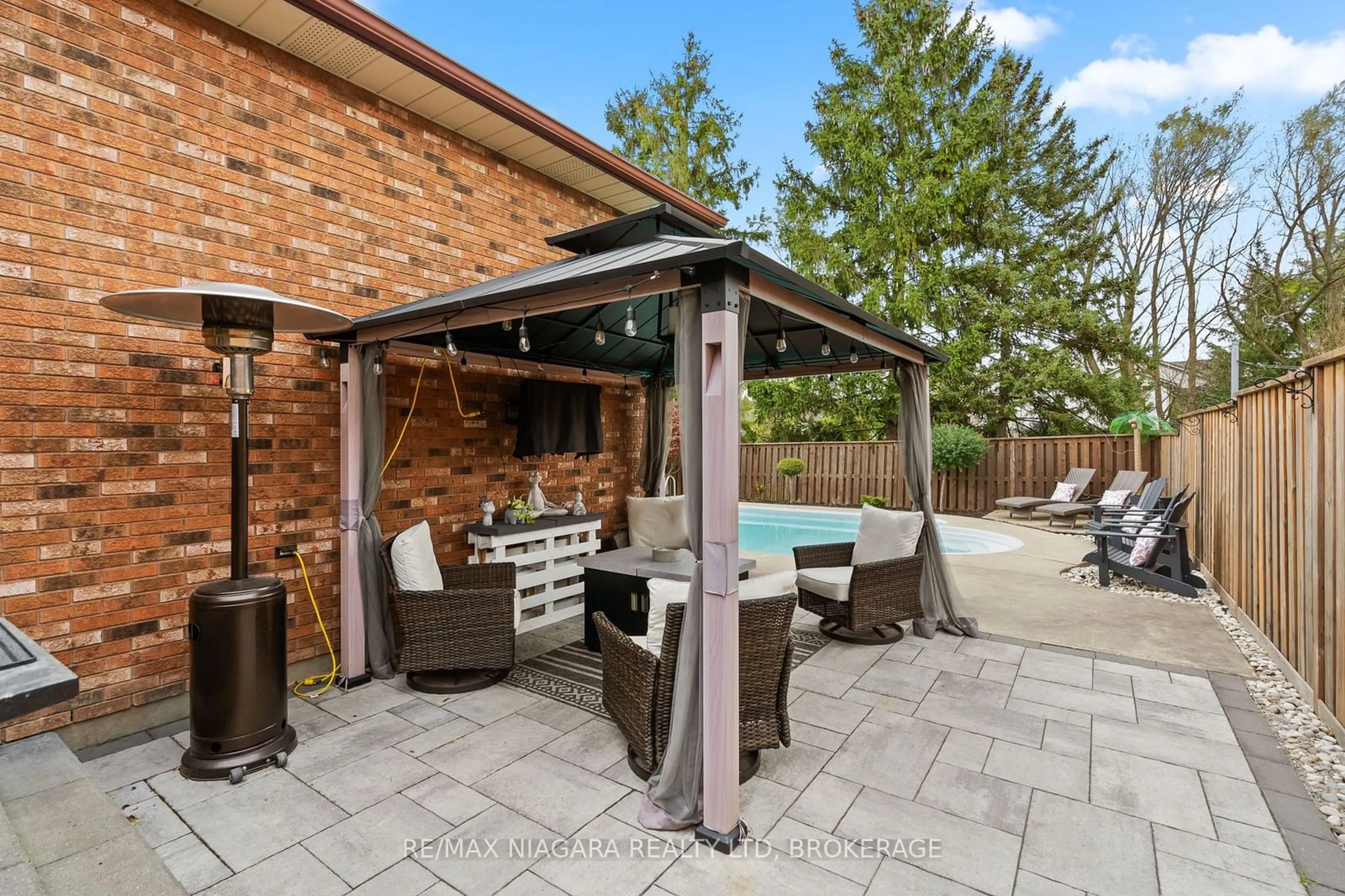 Patio, the fenced backyard for 104 Whiteoak Cres, Welland Ontario L3C 6E6