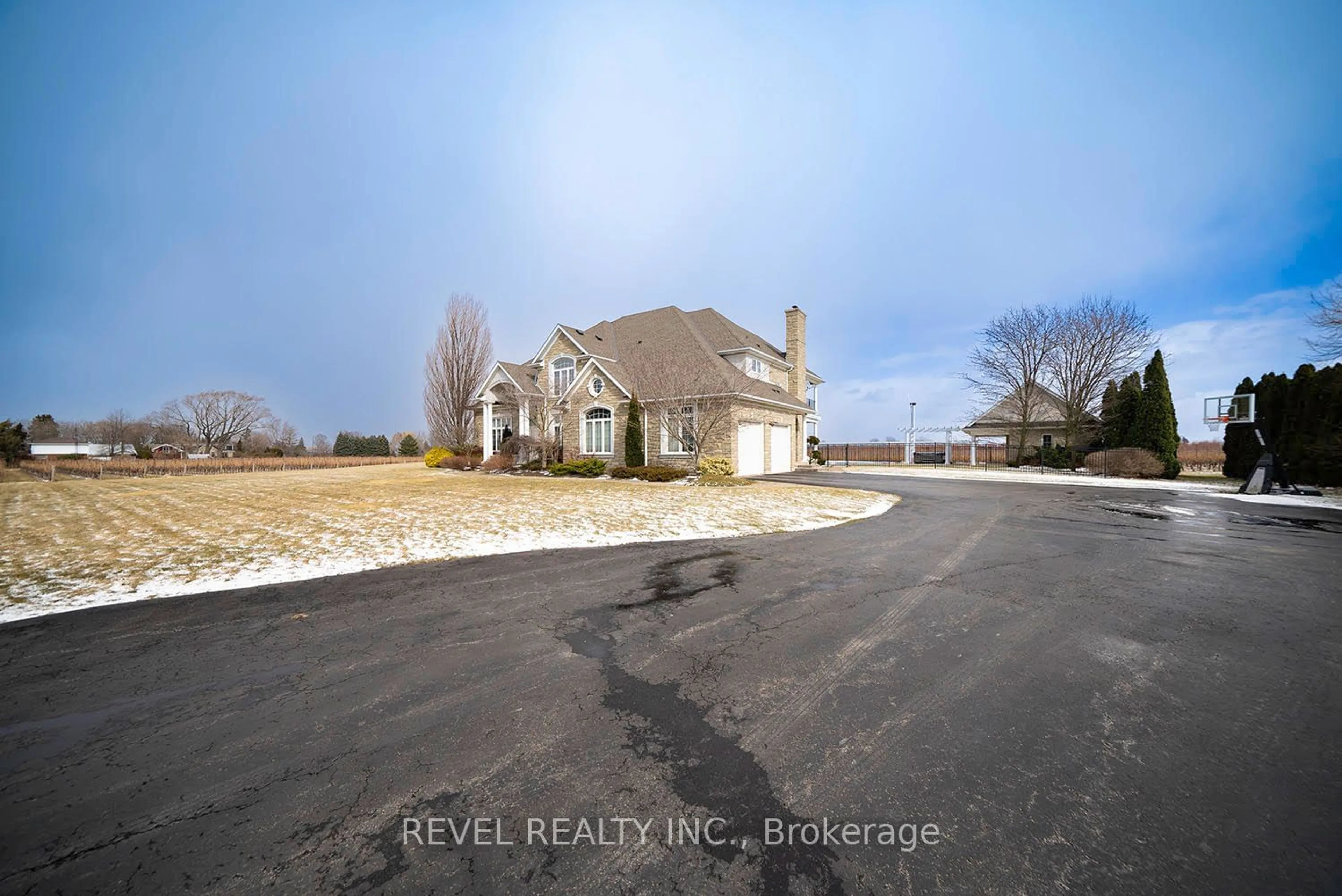 Frontside or backside of a home, the street view for 1895 Concession 4 Rd, Niagara-on-the-Lake Ontario L0S 1J0