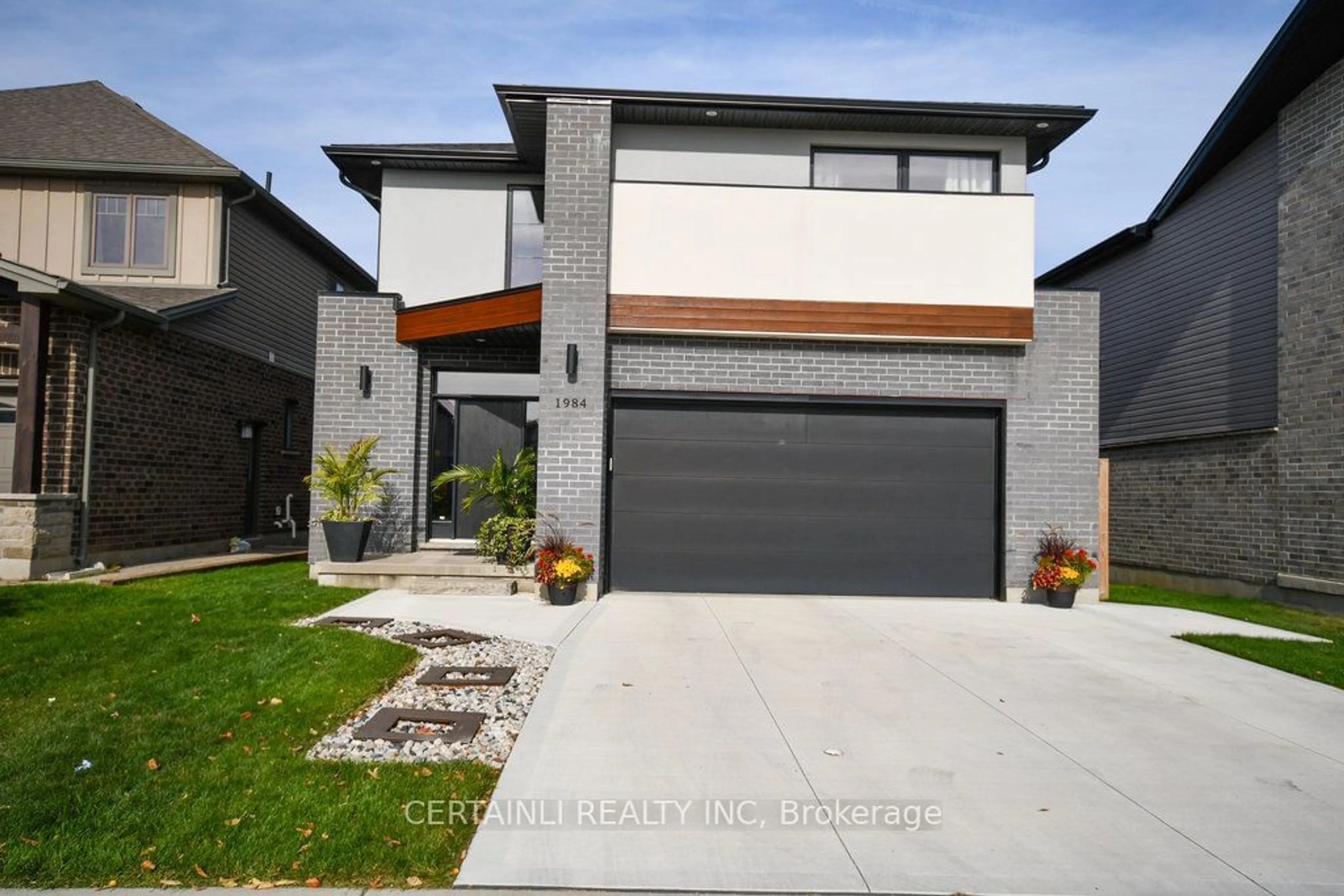 Frontside or backside of a home, the street view for 1984 Wateroak Dr, London Ontario N6G 0M6