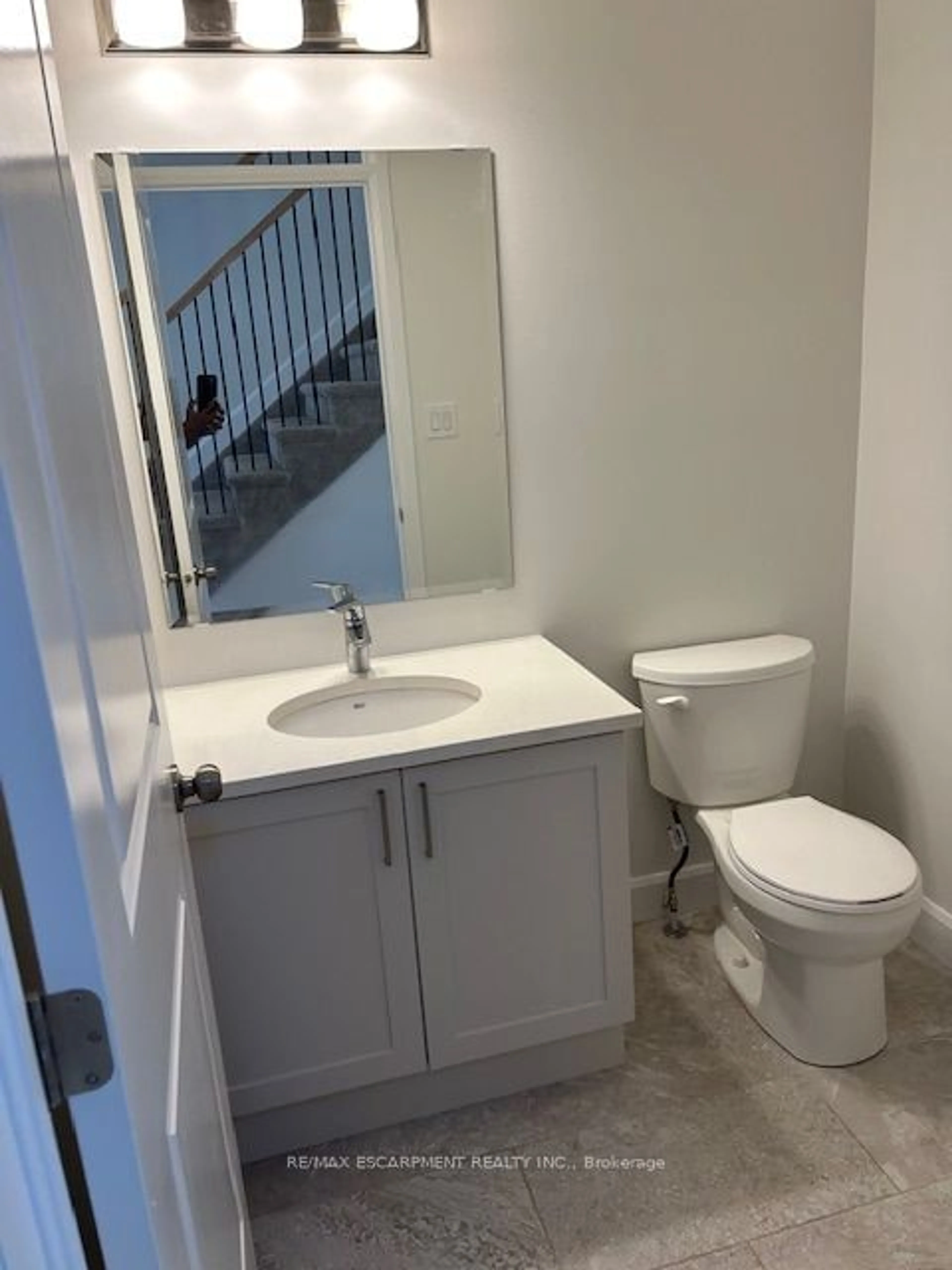 Standard bathroom, not visible floor for 7 Erie Crt, Loyalist Ontario K0H 1G0