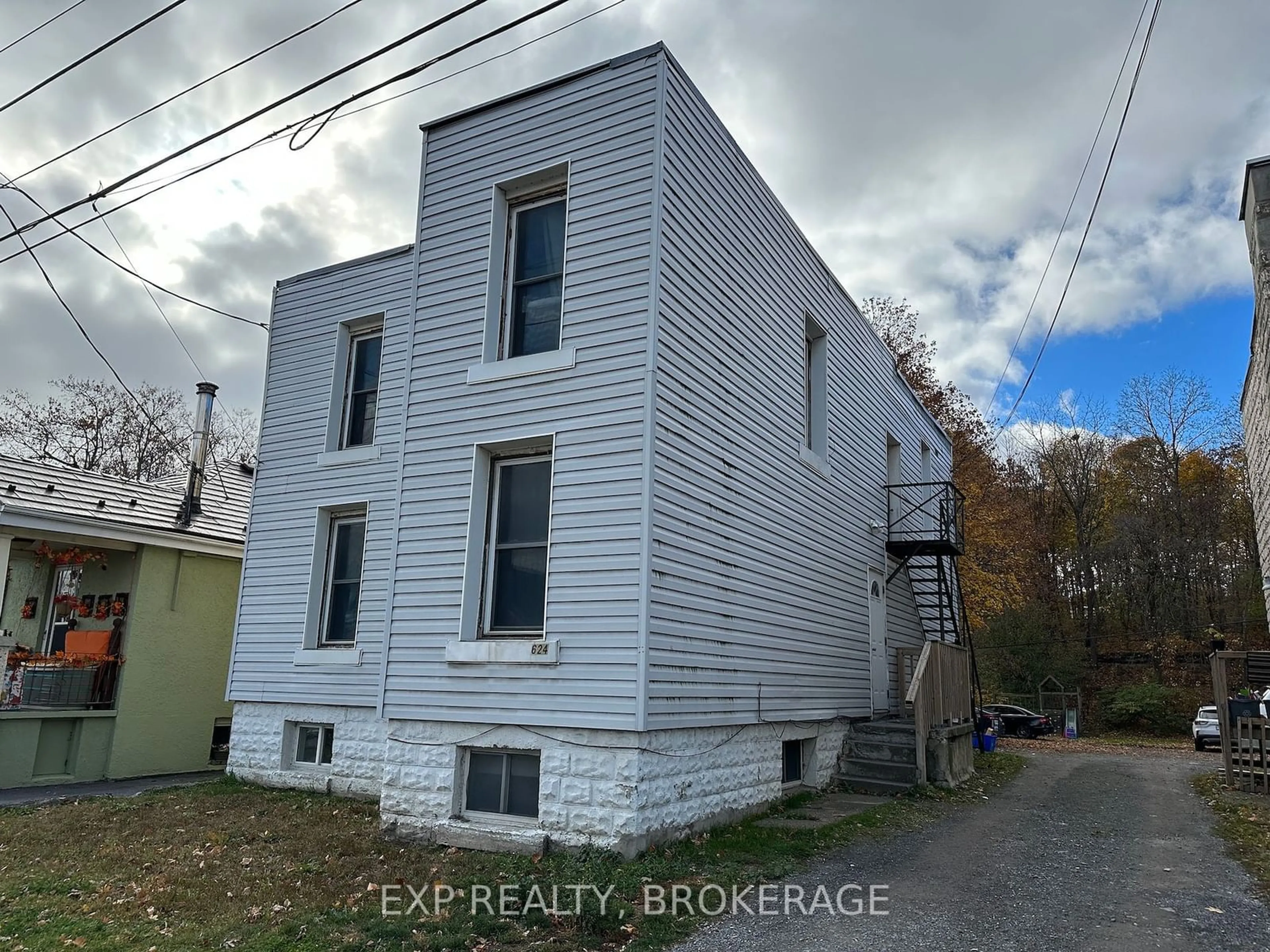 Frontside or backside of a home, the front or back of building for 624-626 DIVISION St, Kingston Ontario K7K 4B6