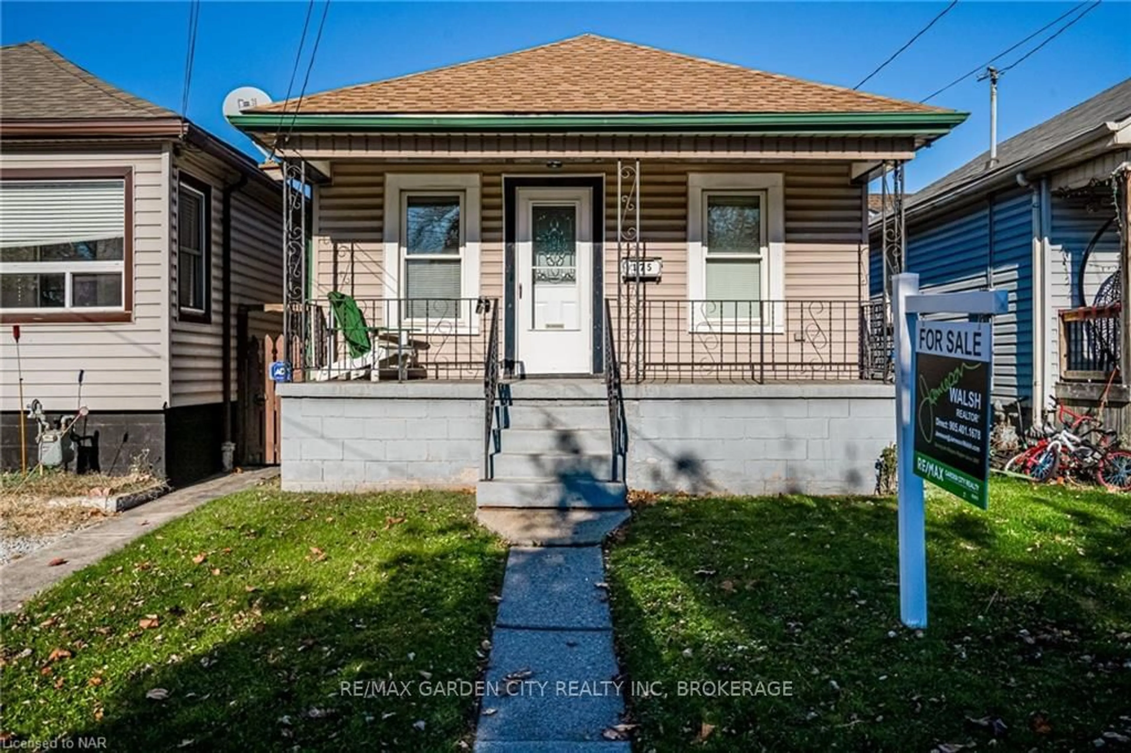 Frontside or backside of a home, cottage for 175 Mcanulty Blvd, Hamilton Ontario L8H 3H8