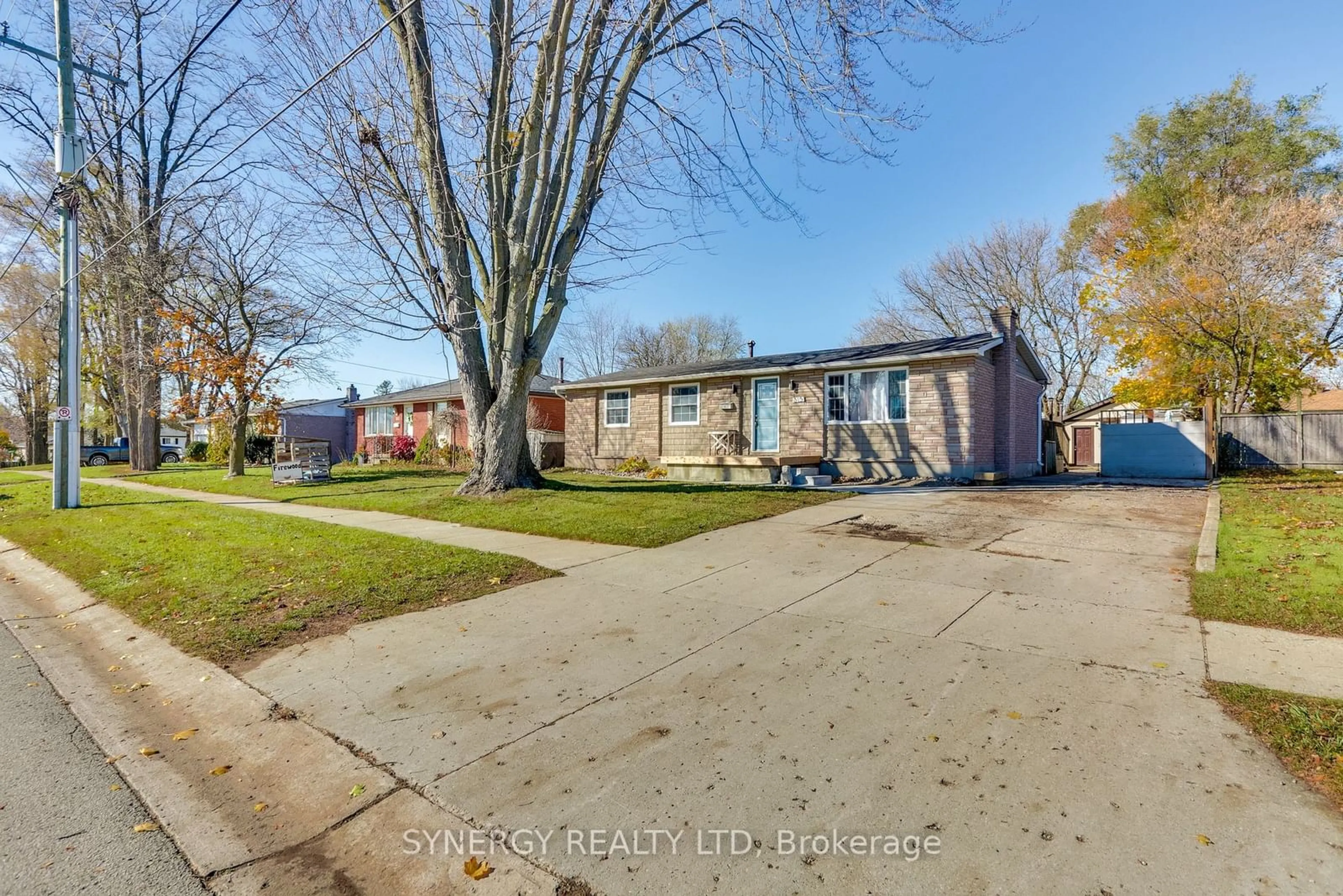 A pic from exterior of the house or condo, the street view for 315 Burns St, Strathroy-Caradoc Ontario N7G 1G3