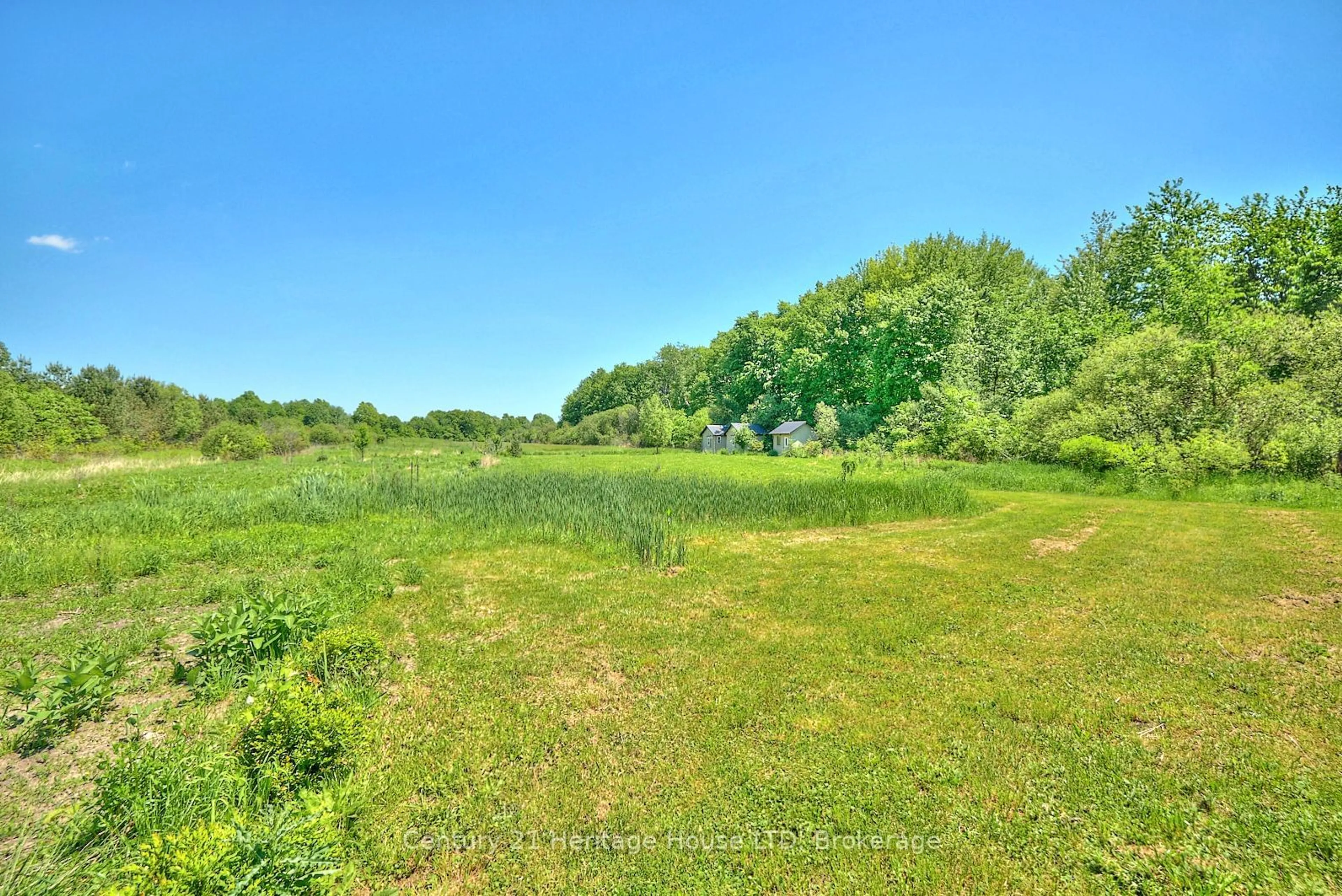 Patio, the fenced backyard for 51267 Tunnacliffe Rd, Wainfleet Ontario L3B 5N6