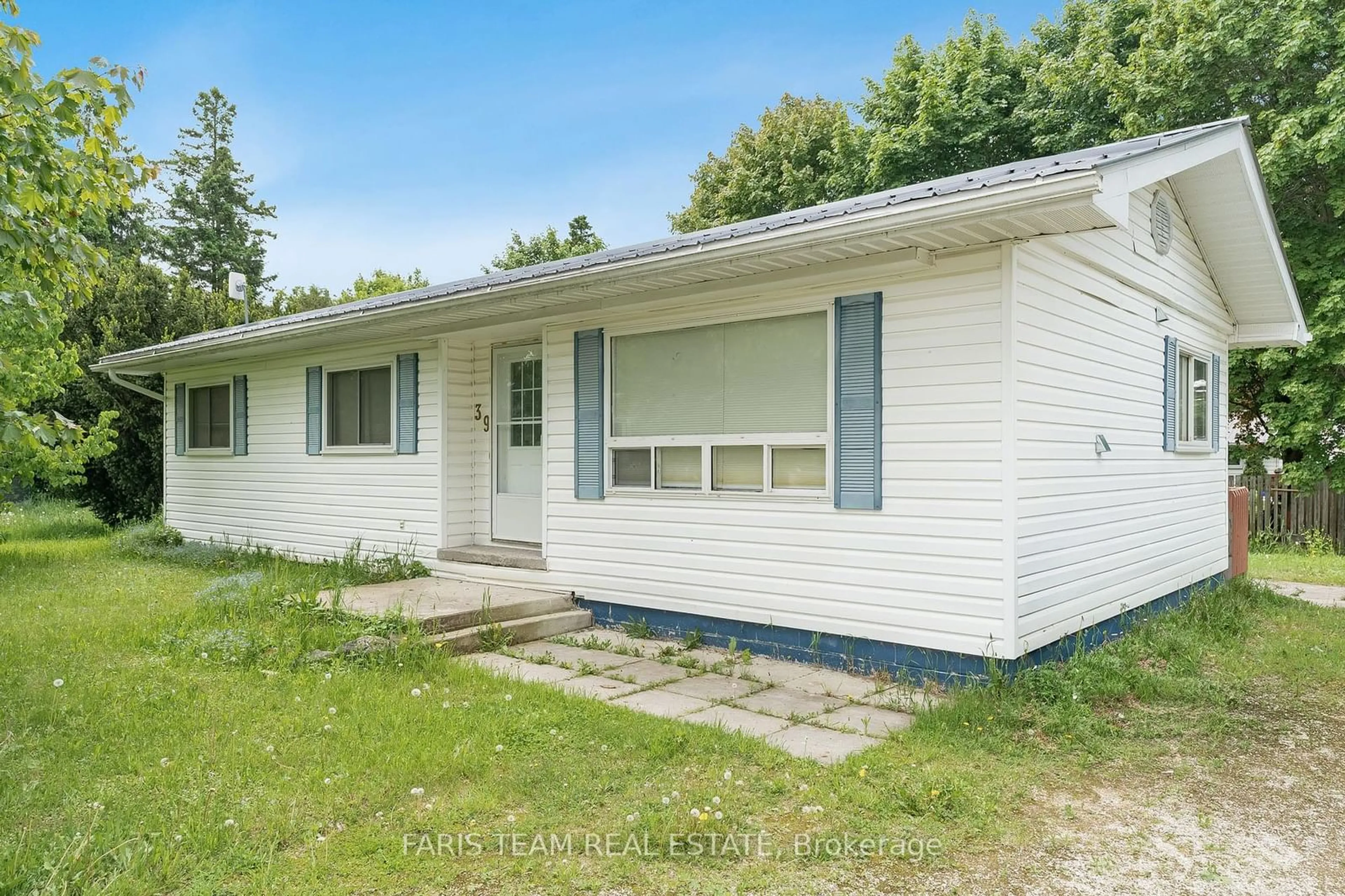 Frontside or backside of a home, cottage for 39 Brackenbury St, Grey Highlands Ontario N0C 1H0