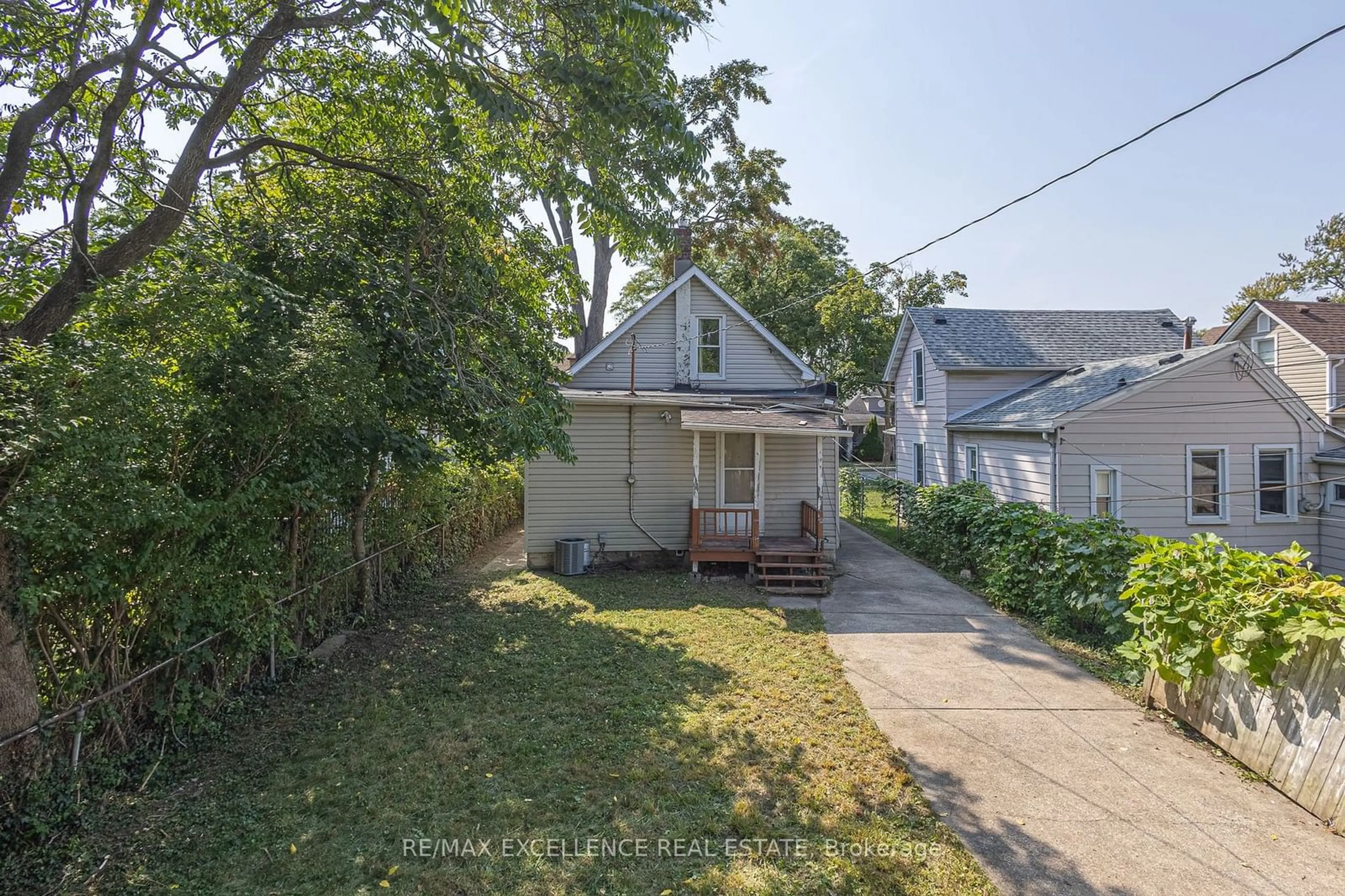 Frontside or backside of a home, the street view for 328 Bridge Ave, Windsor Ontario N9B 2M4