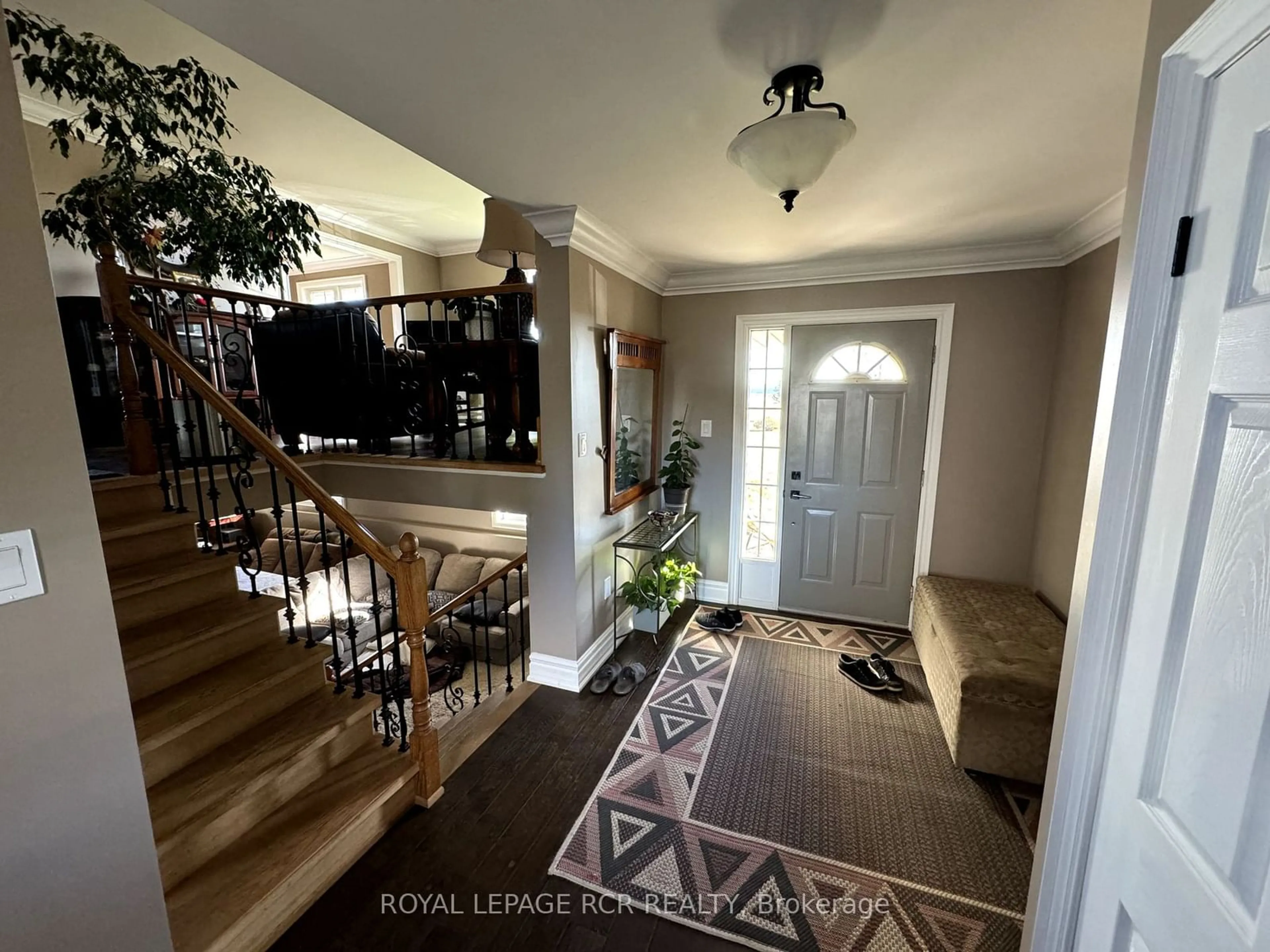 Indoor entryway, wood floors for 71009 Southgate 7 Sdrd, Southgate Ontario N0G 1G0