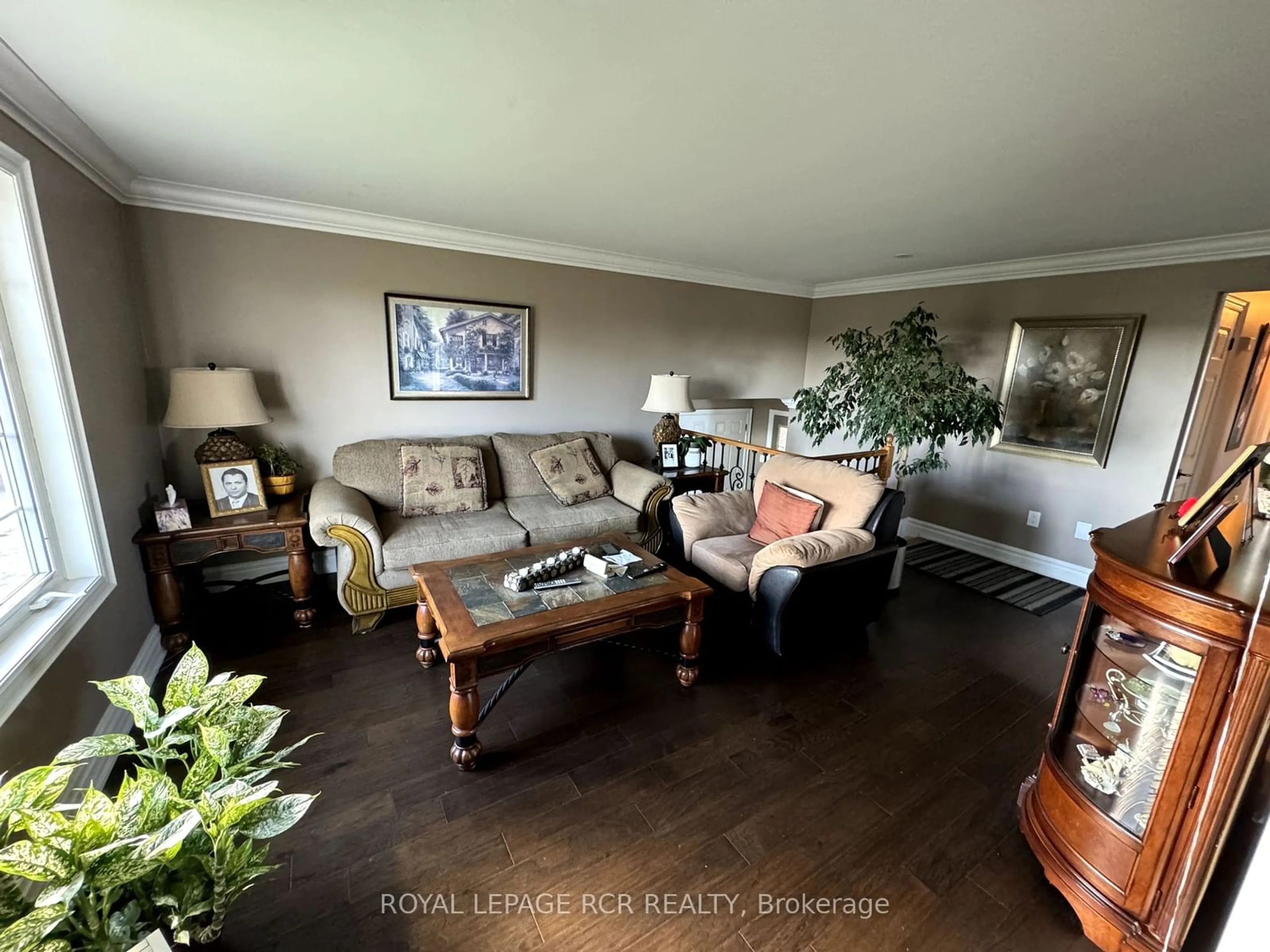 Living room, wood floors for 71009 Southgate 7 Sdrd, Southgate Ontario N0G 1G0