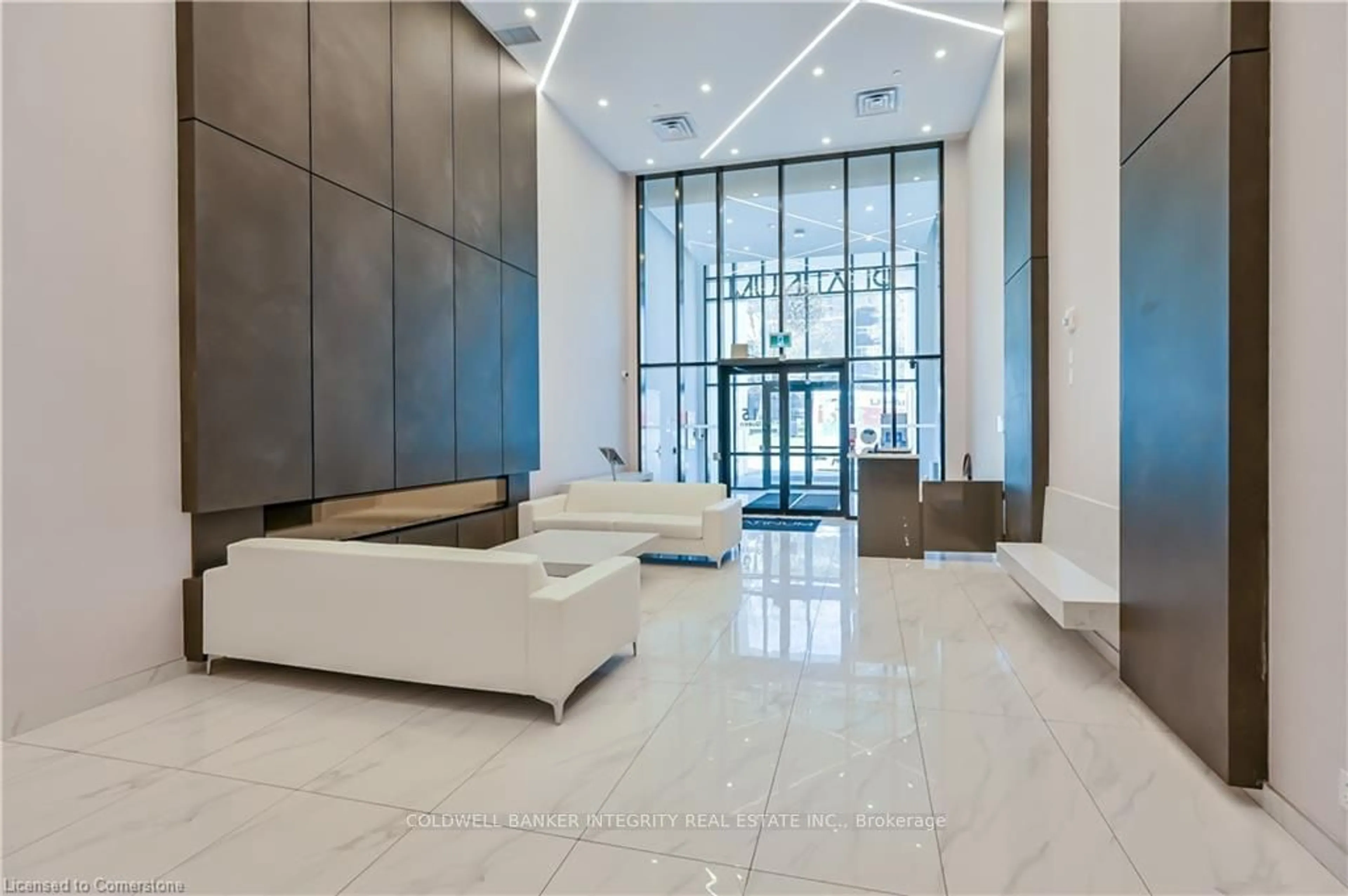 Indoor lobby, ceramic floors for 15 Queent St #10, Hamilton Ontario L8P 0C6