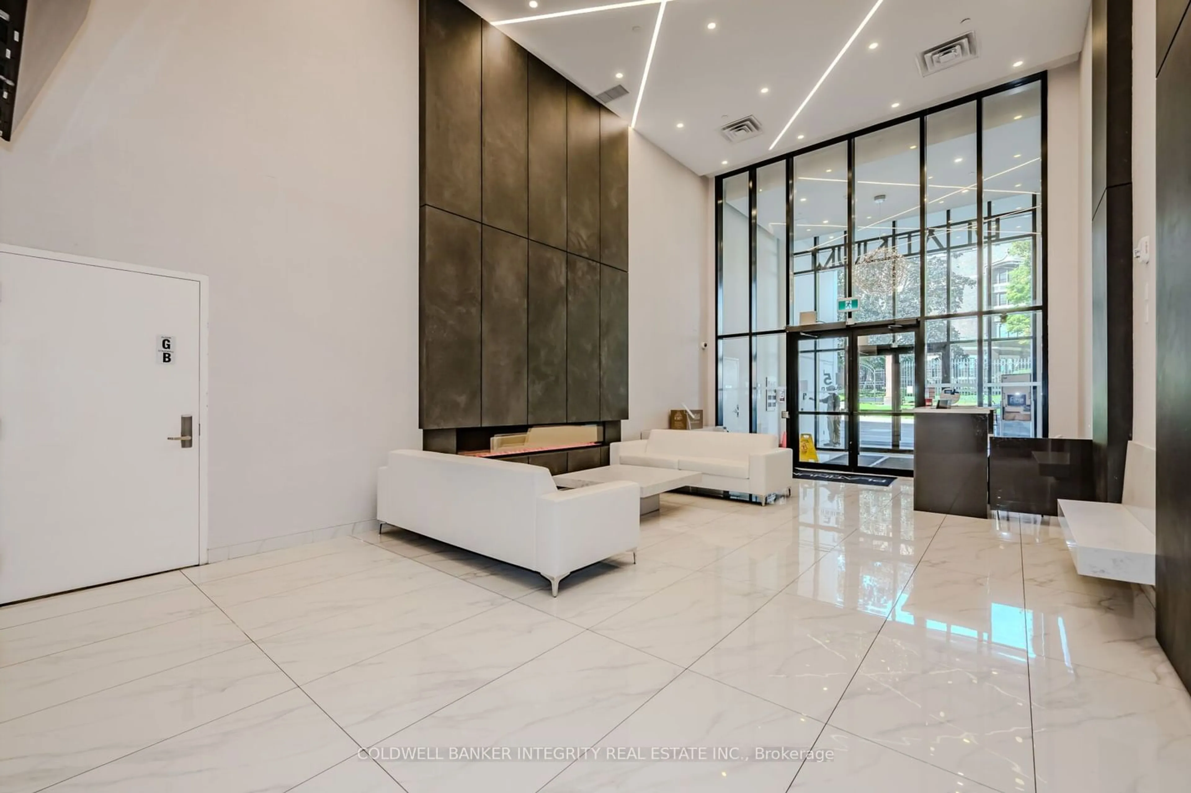 Indoor lobby, ceramic floors for 15 Queent St #10, Hamilton Ontario L8P 0C6