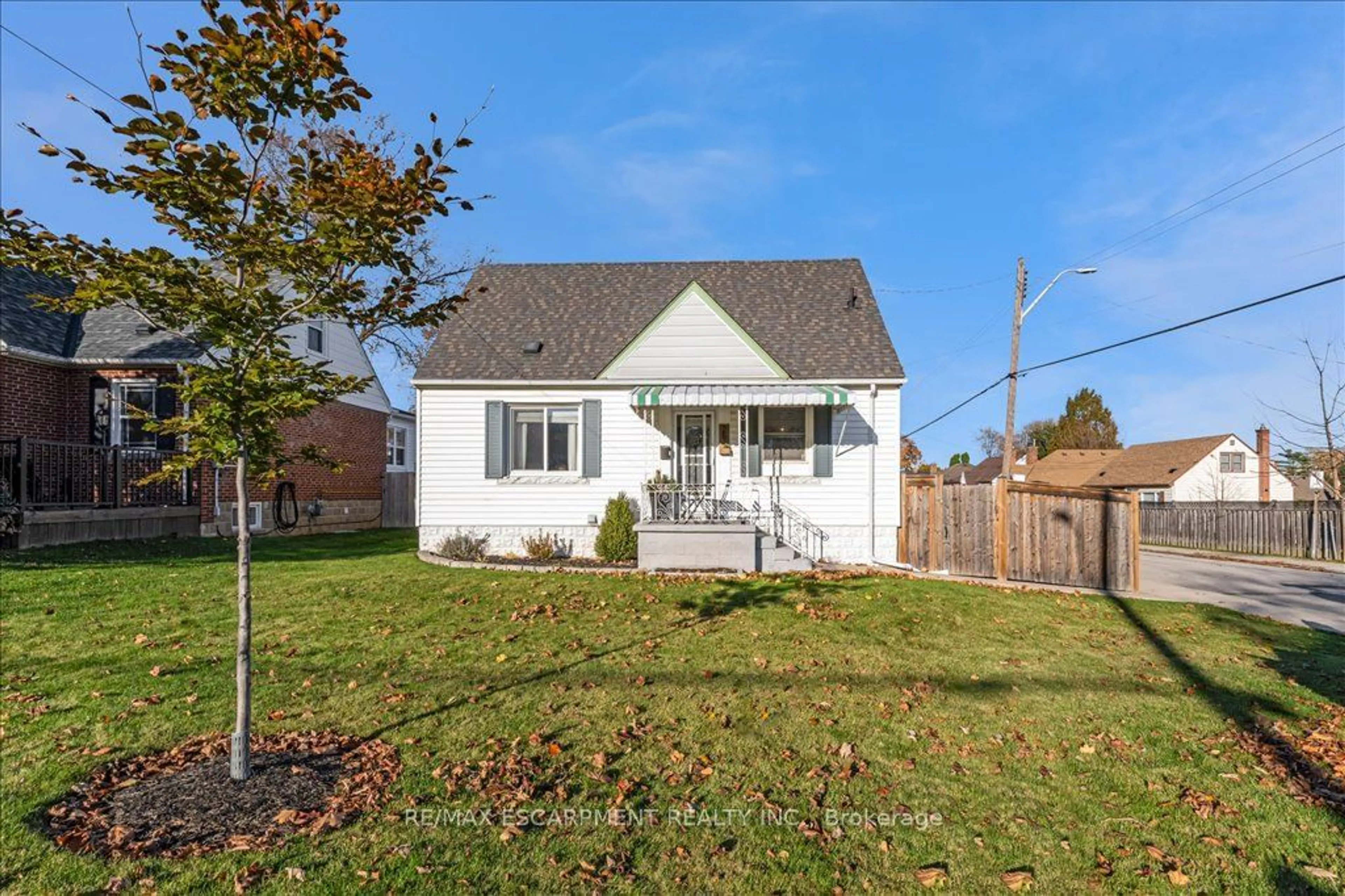 Frontside or backside of a home, the fenced backyard for 29 Montrose Ave, Hamilton Ontario L8K 4X8