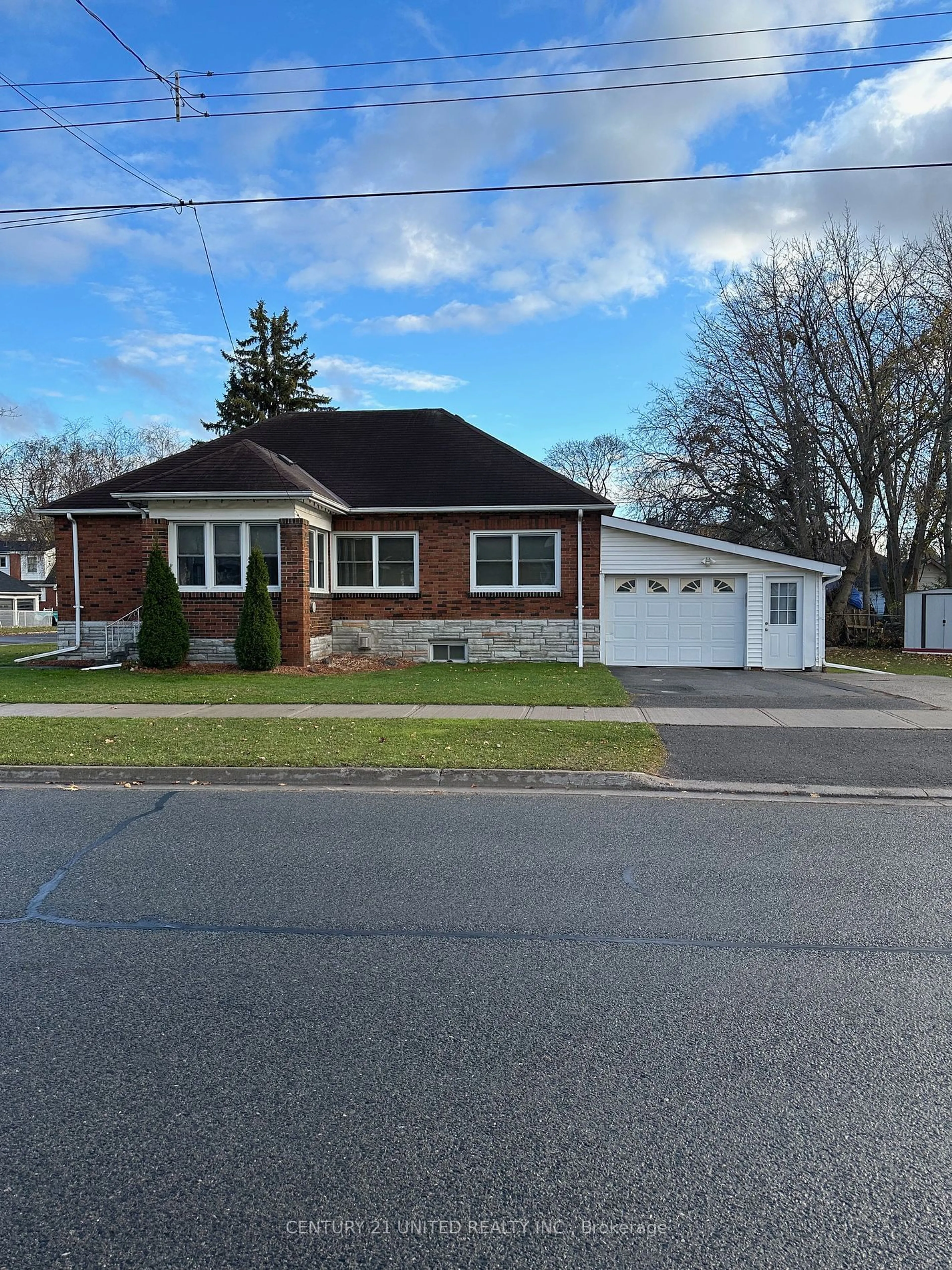 Frontside or backside of a home, the street view for 719 Herman St, Peterborough Ontario K9J 3B3