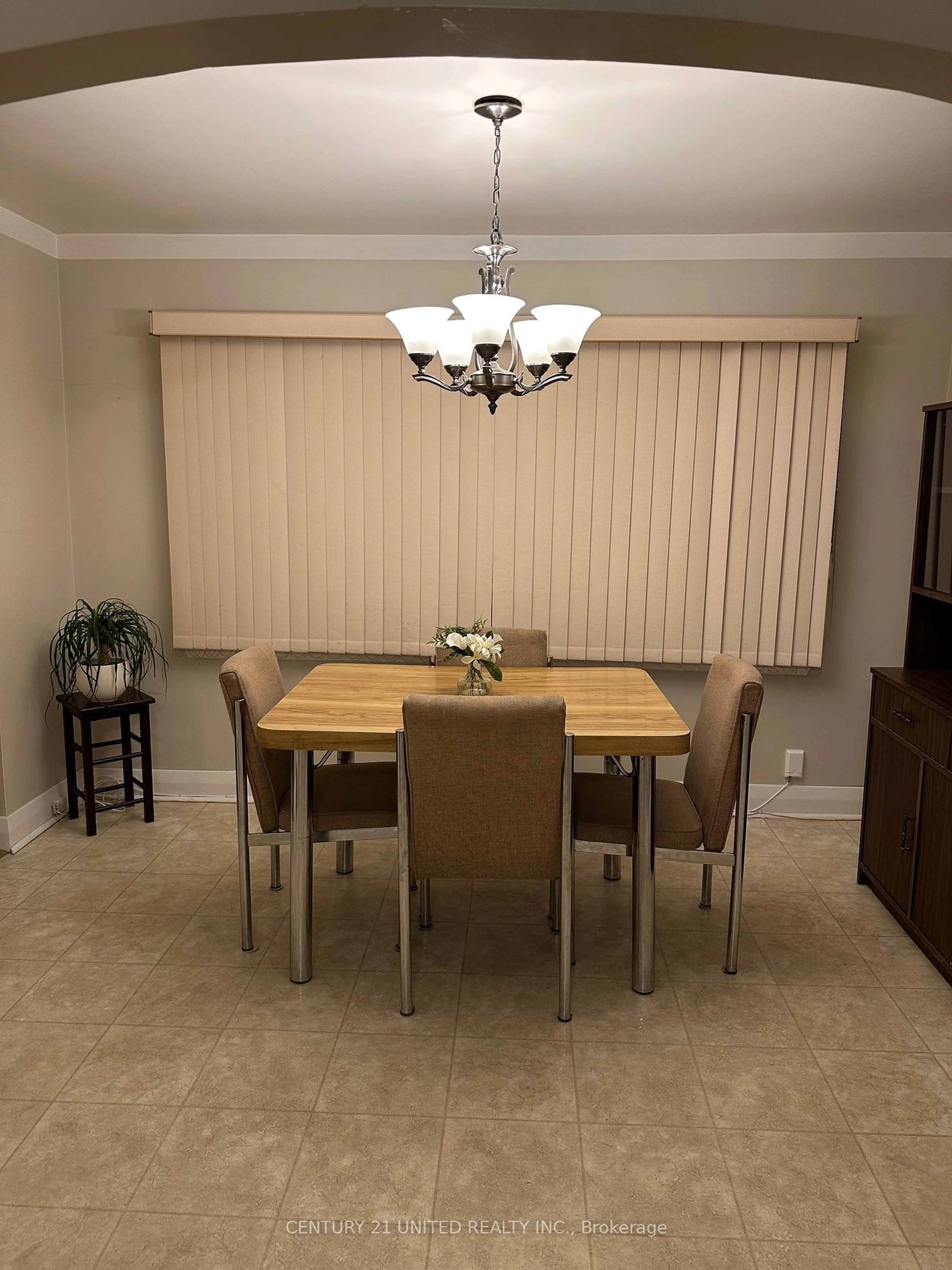 Dining room, wood floors for 719 Herman St, Peterborough Ontario K9J 3B3