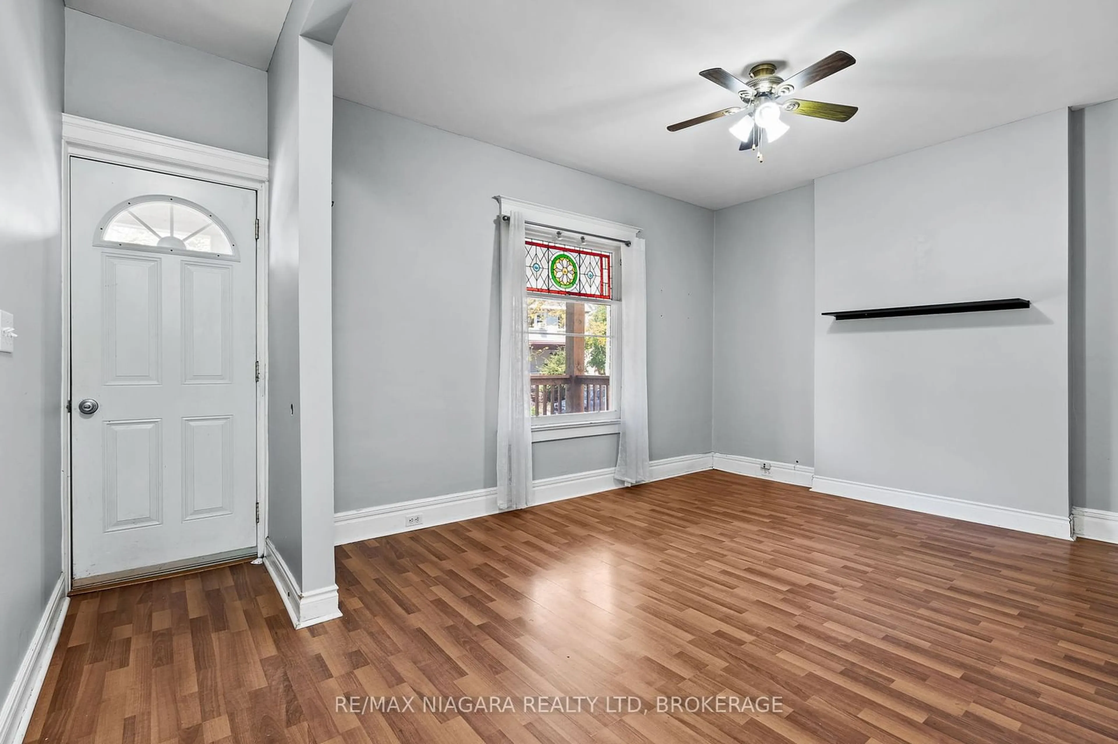 A pic of a room, wood floors for 78 Chaplin Ave, St. Catharines Ontario L2R 2E7