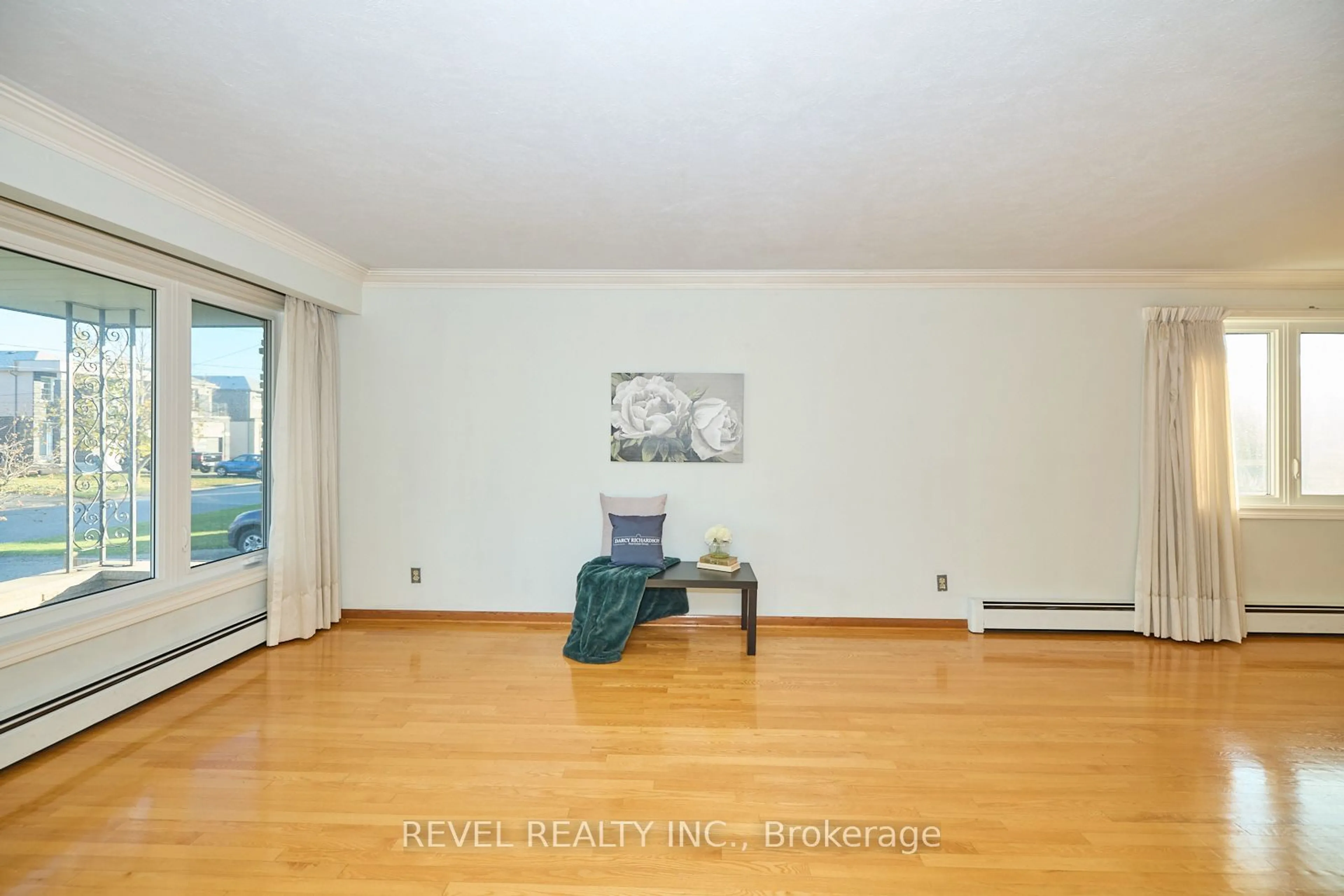 A pic of a room, wood floors for 170 Iva St, Welland Ontario L3B 1W6