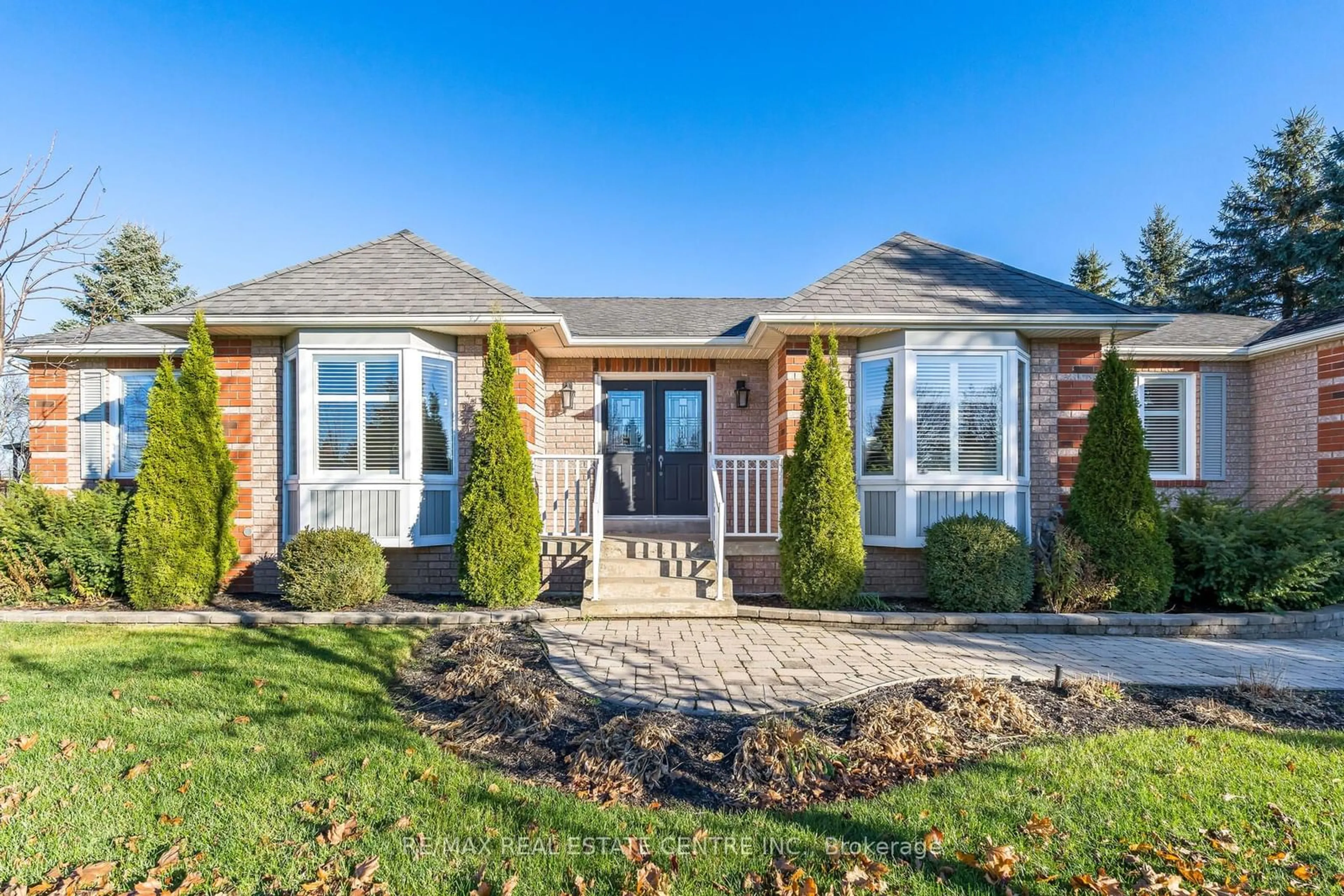 Home with brick exterior material for 11 ASPEN Crt, Erin Ontario N0B 1T0