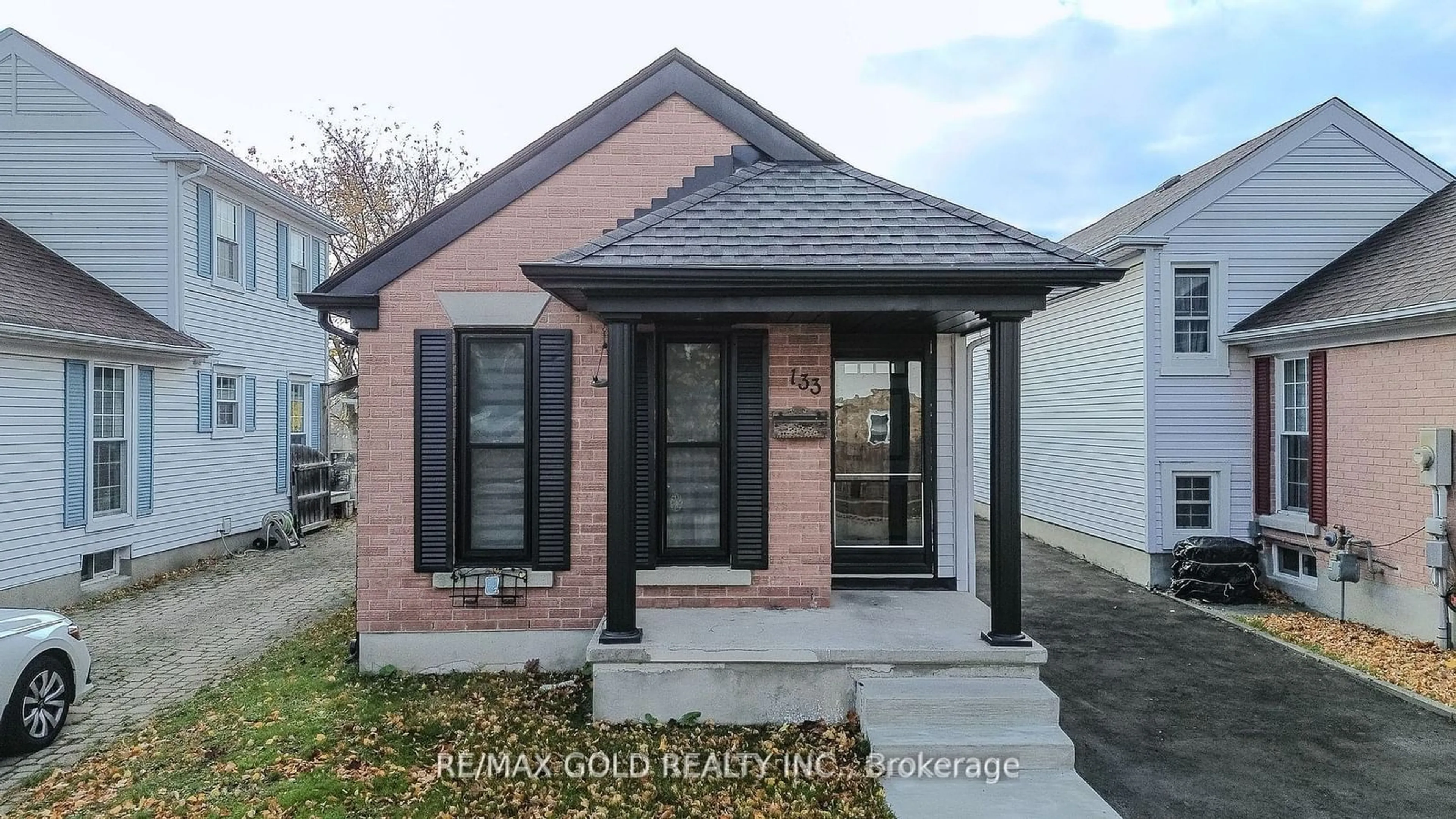 Home with brick exterior material for 133 Wake Robin Dr, Kitchener Ontario N2E 3L6