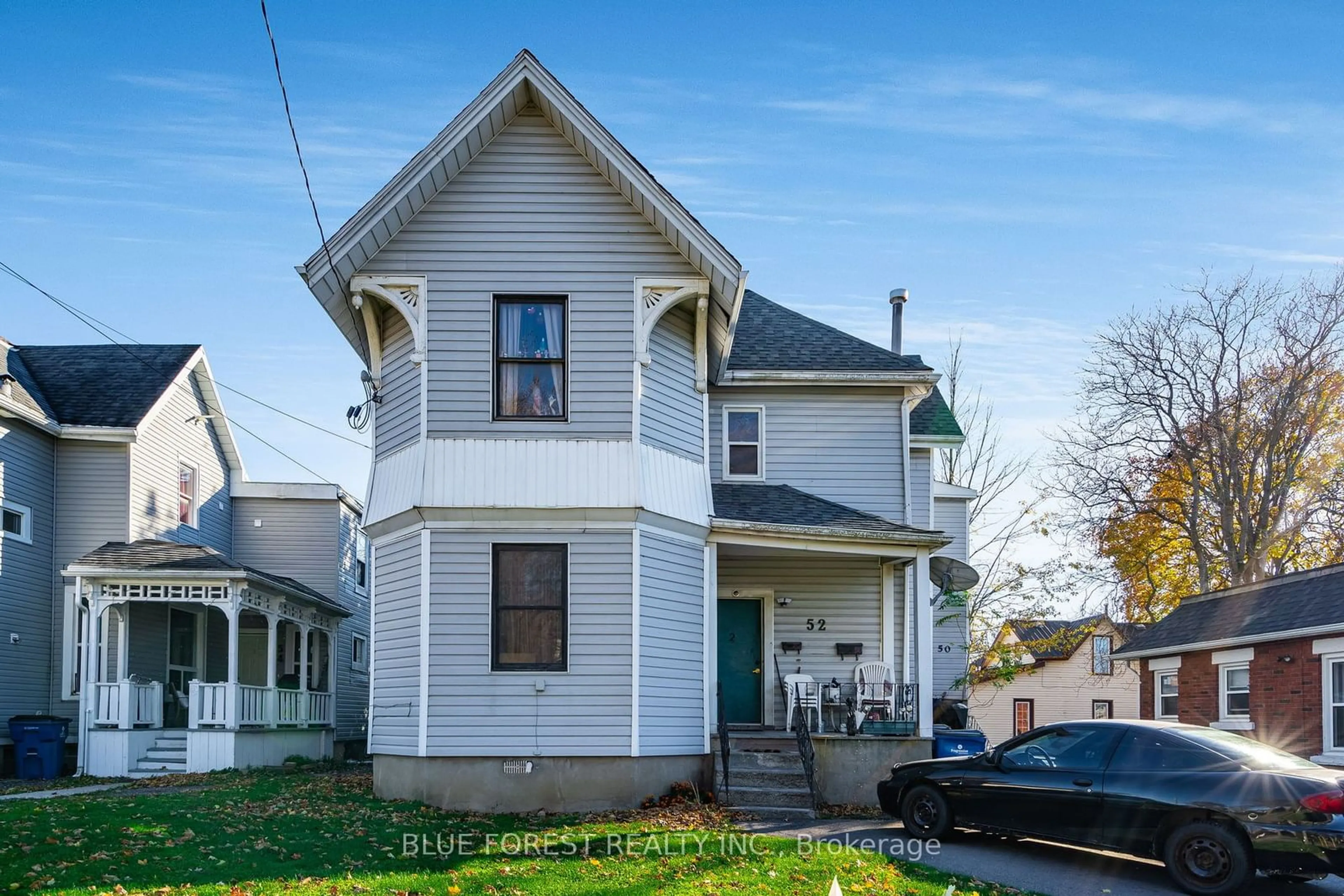 Frontside or backside of a home, the front or back of building for 50-52 Wellington St, Chatham-Kent Ontario N7M 3N9