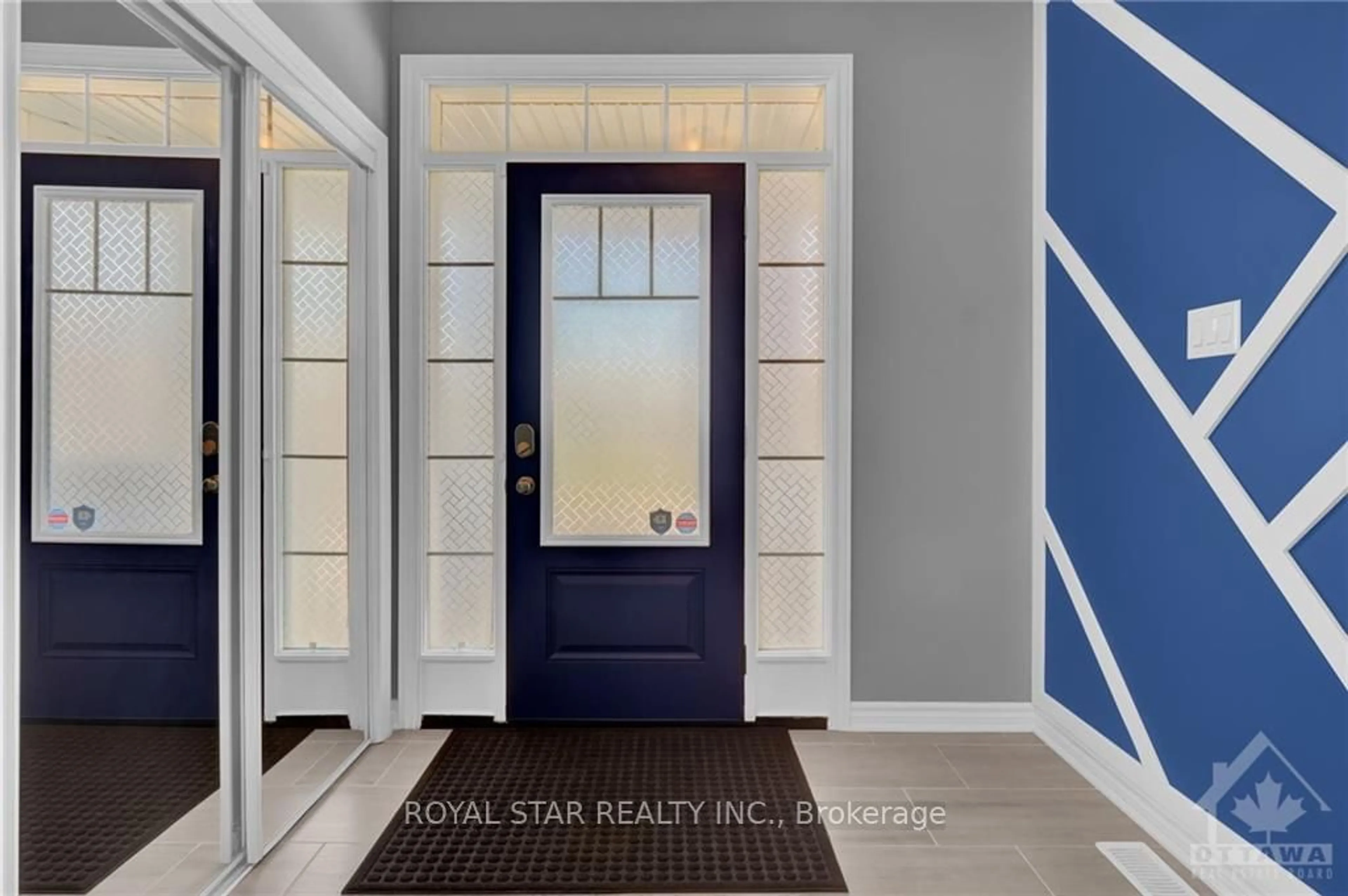 Indoor entryway, wood floors for 1012 Laburnum Walk, Kanata Ontario K2V 0N4