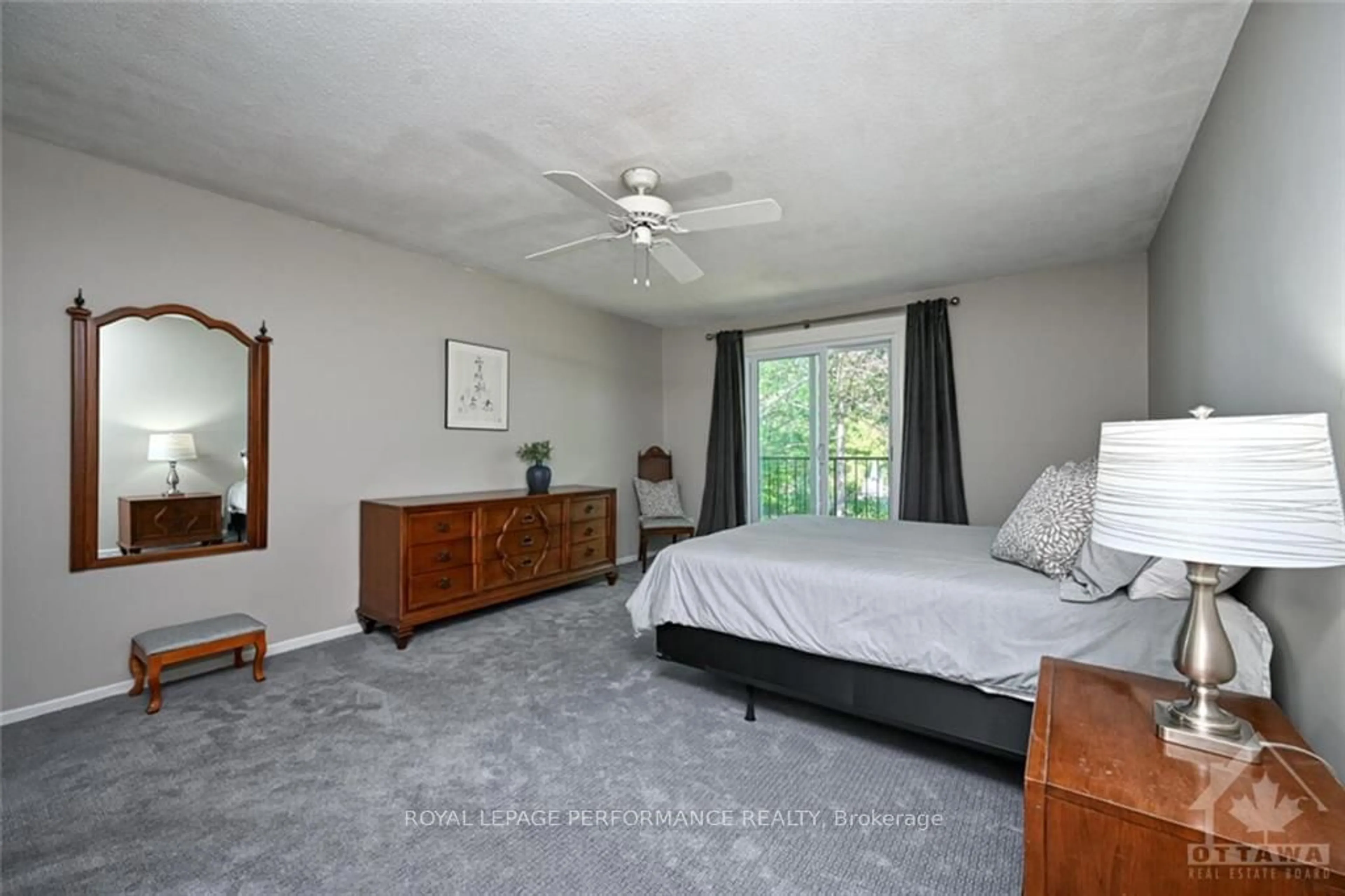 A pic of a room, carpet floors for 68 RAMSGATE, Billings Bridge - Riverside Park and Area Ontario K1V 8M4