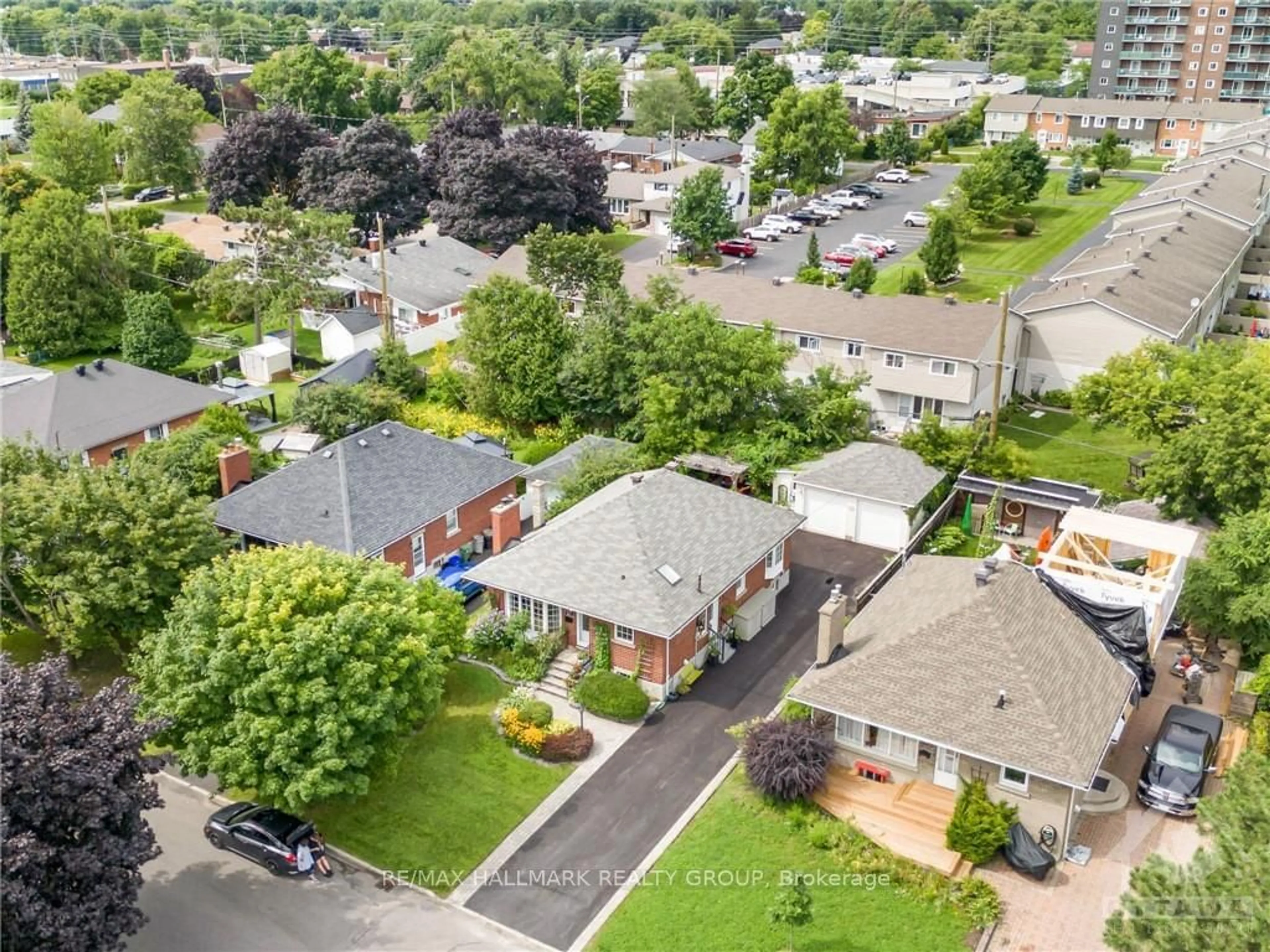 Frontside or backside of a home, the street view for 559 ALESTHER St, Overbook - Castleheights and Area Ontario K1K 1J1