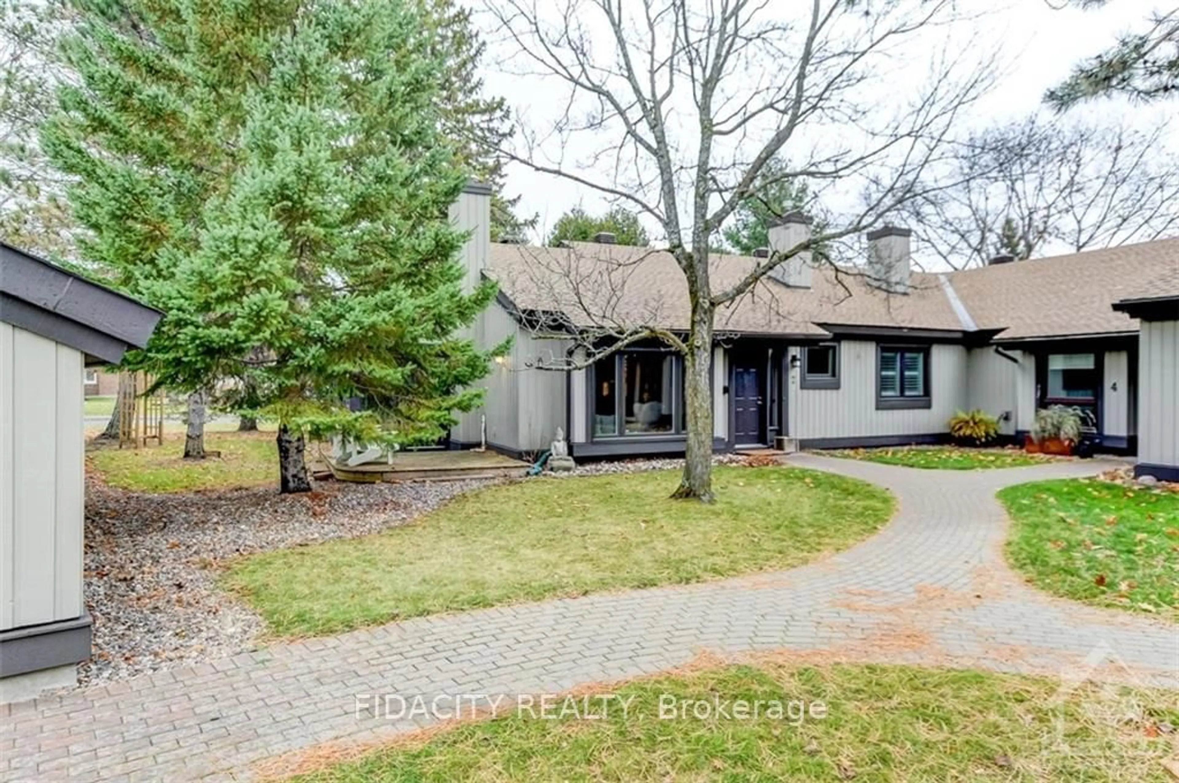 Frontside or backside of a home, cottage for 2 KITTANSETT Crt, Ottawa Ontario K2S 1B9