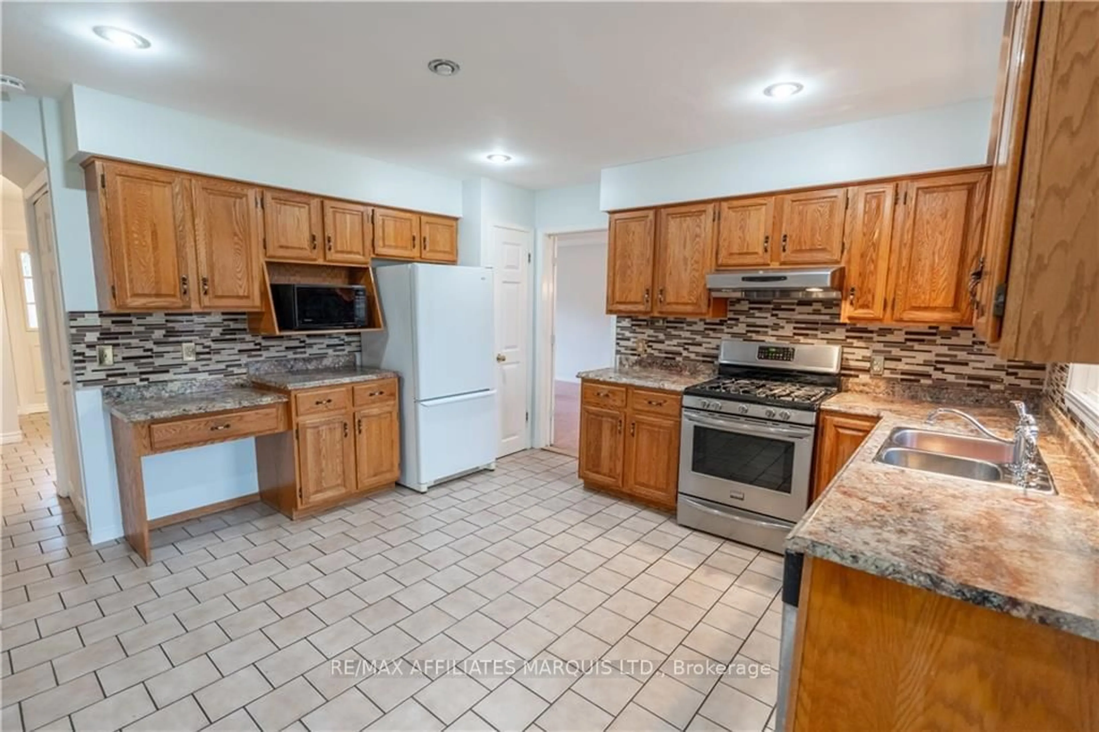 Standard kitchen, wood floors, cottage for 6324 PURCELL Rd, South Glengarry Ontario K6H 7R6