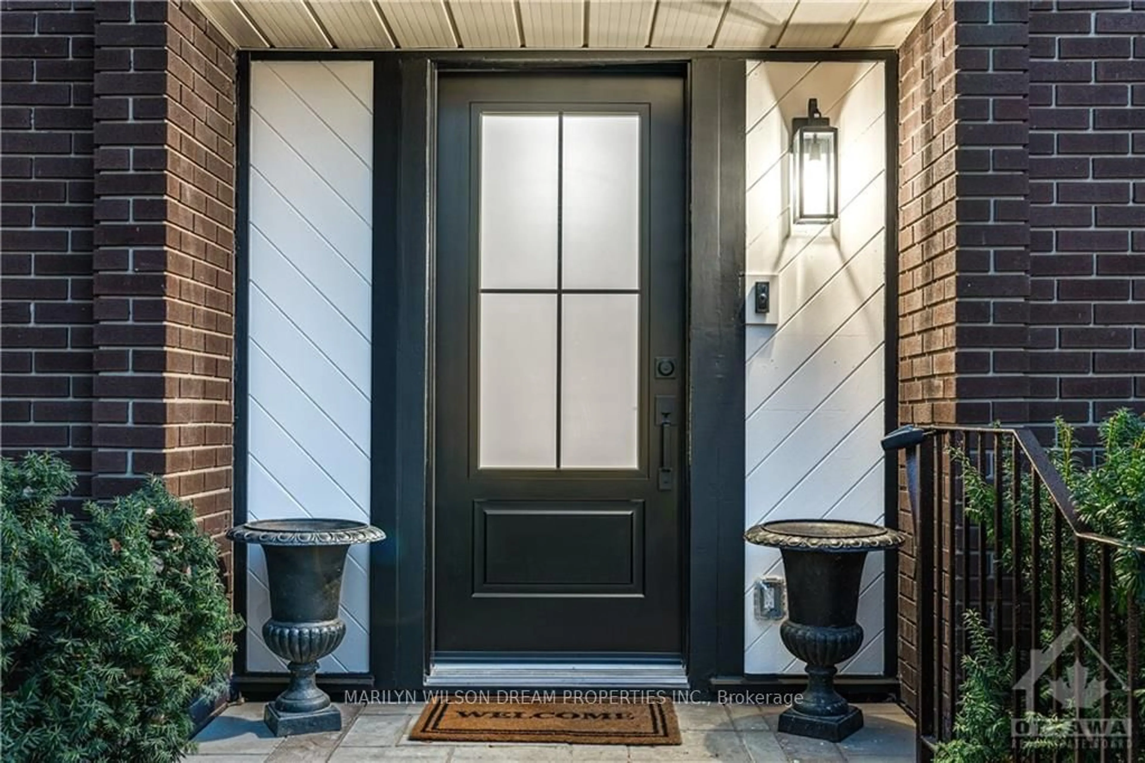 Indoor entryway, wood floors for 5 RUTHERFORD Cres, Kanata Ontario K2K 1N1