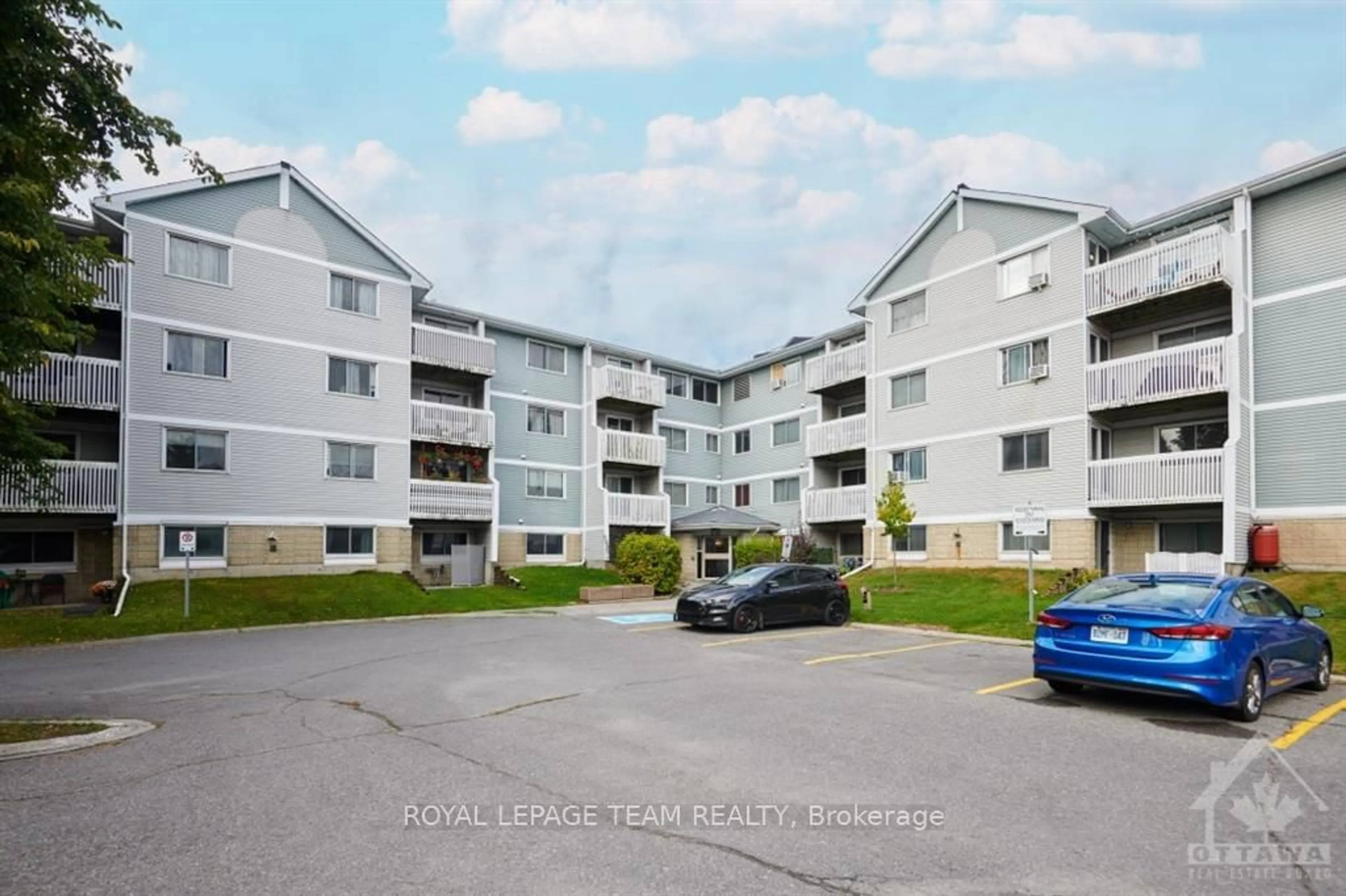 A pic from exterior of the house or condo, the front or back of building for 212 VIEWMOUNT Dr #204, Cityview - Parkwoods Hills - Rideau Shore Ontario K2E 7X2