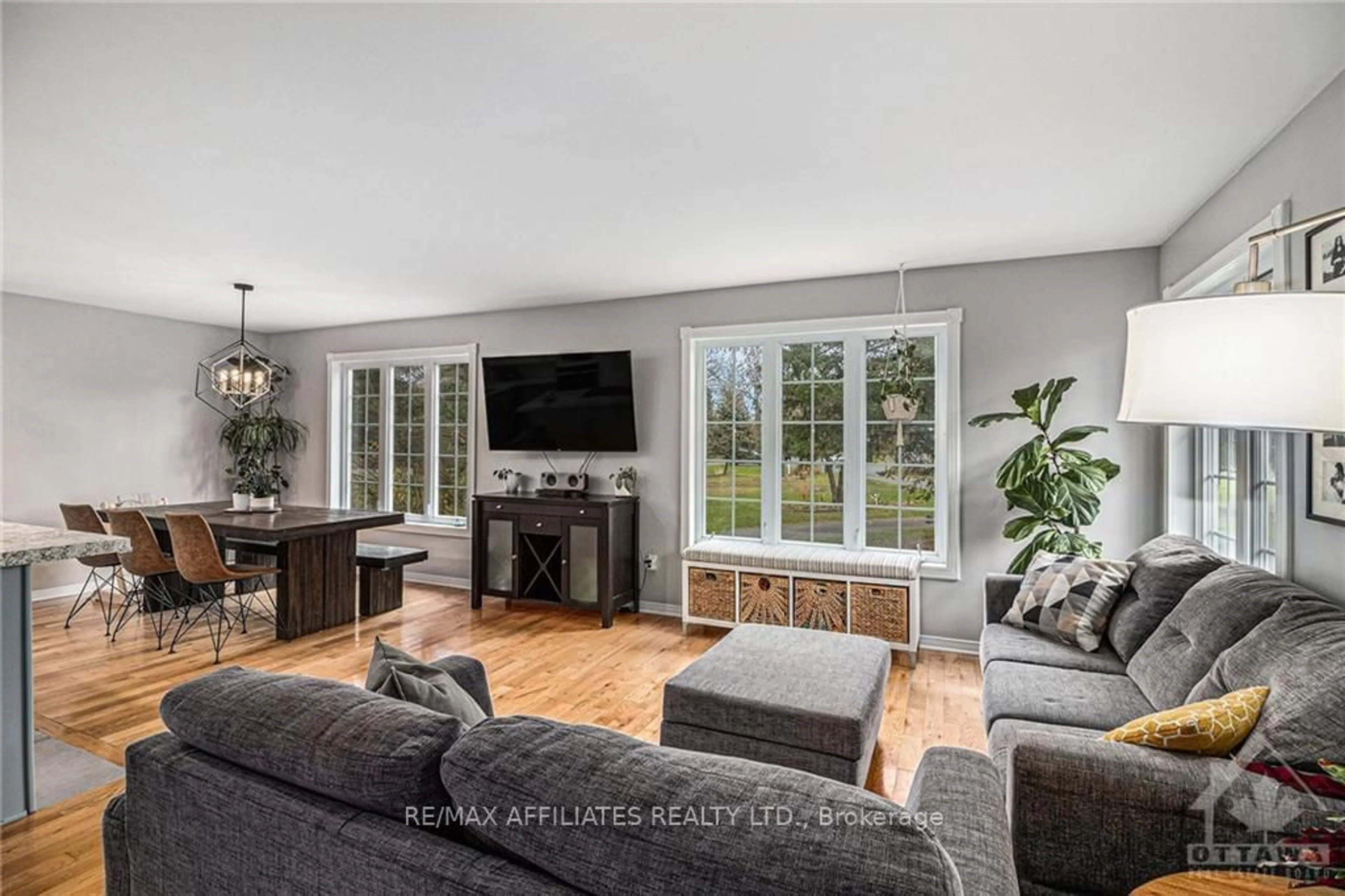 Living room, wood floors for 951 DU CASTOR Rd, The Nation Ontario K0A 3C0