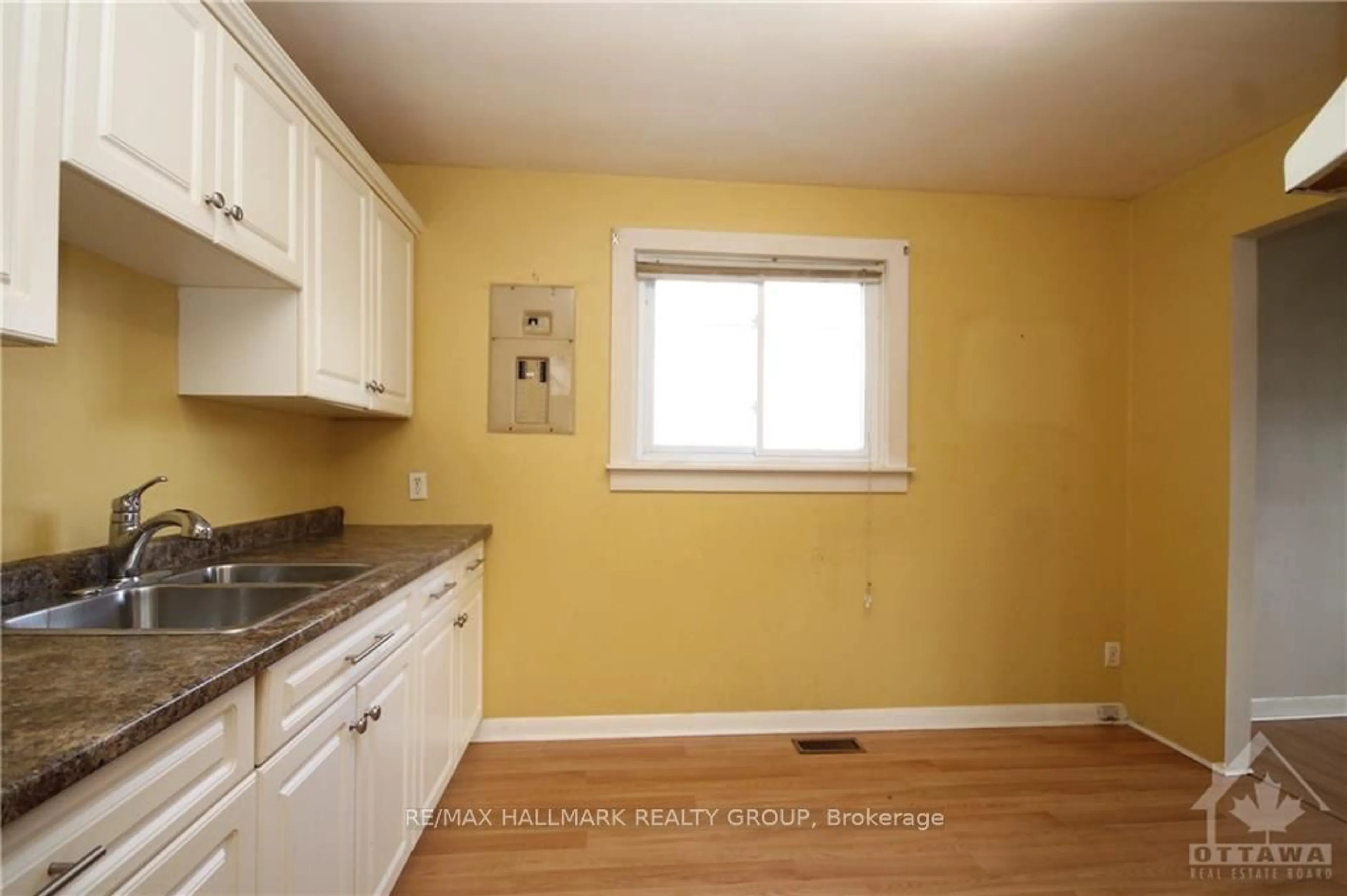 Standard kitchen, wood floors, cottage for 52 LAVINIA St, Smiths Falls Ontario K7A 4P5