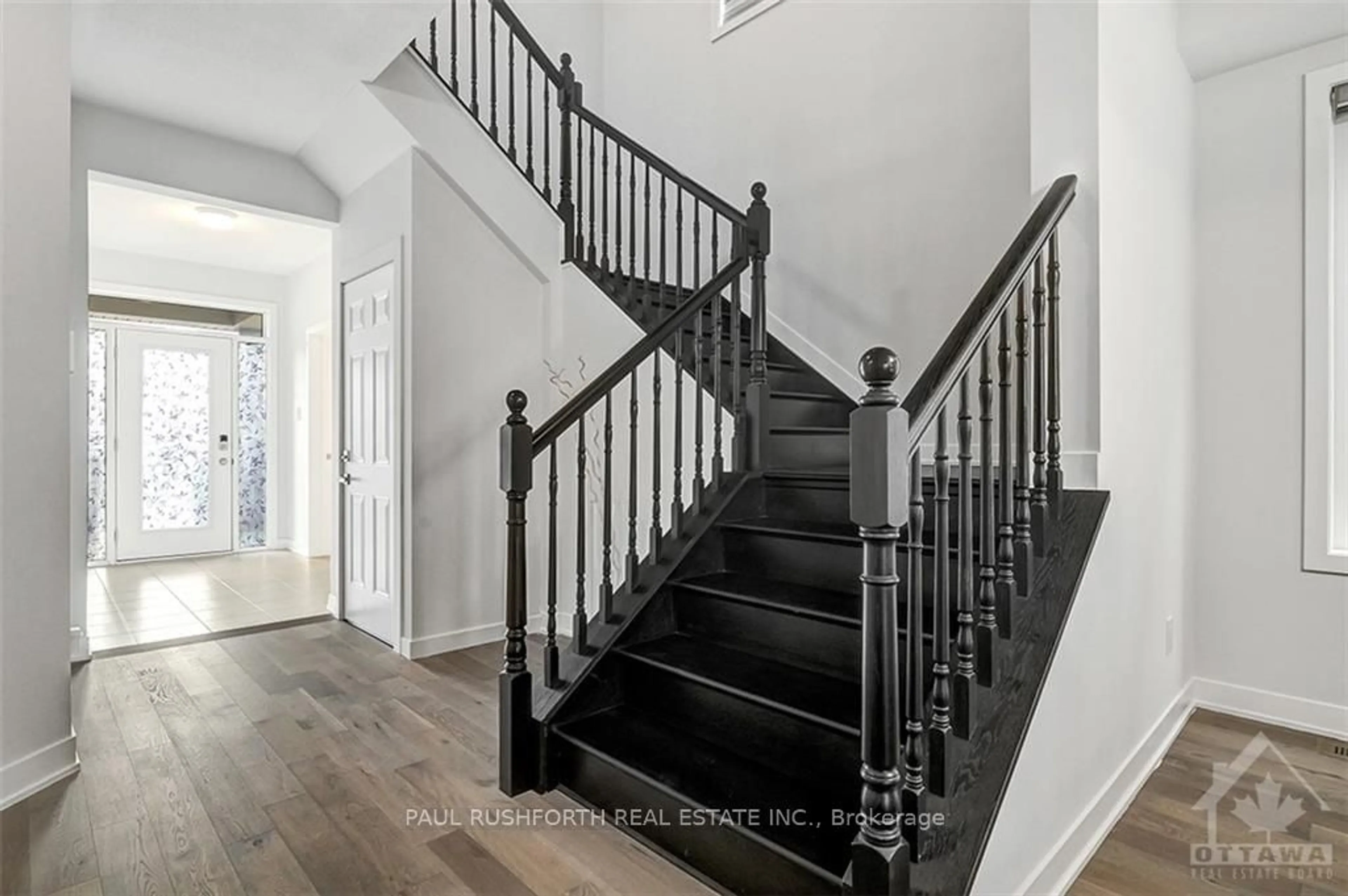 Stairs for 309 CROSSWAY Terr, Stittsville - Munster - Richmond Ontario K2S 3A8