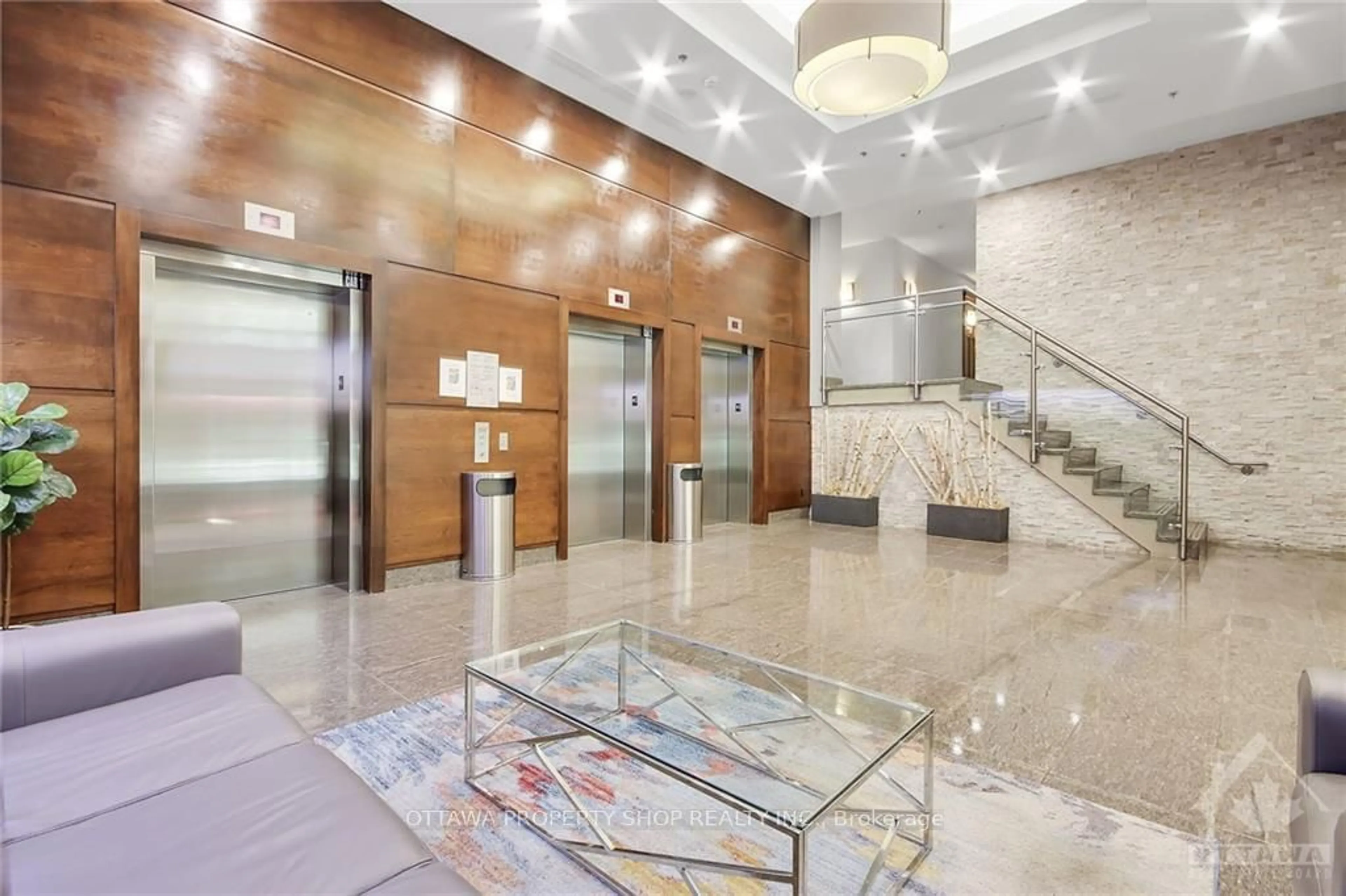 Indoor lobby, ceramic floors for 238 BESSERER St #1205, Lower Town - Sandy Hill Ontario K1N 6B1