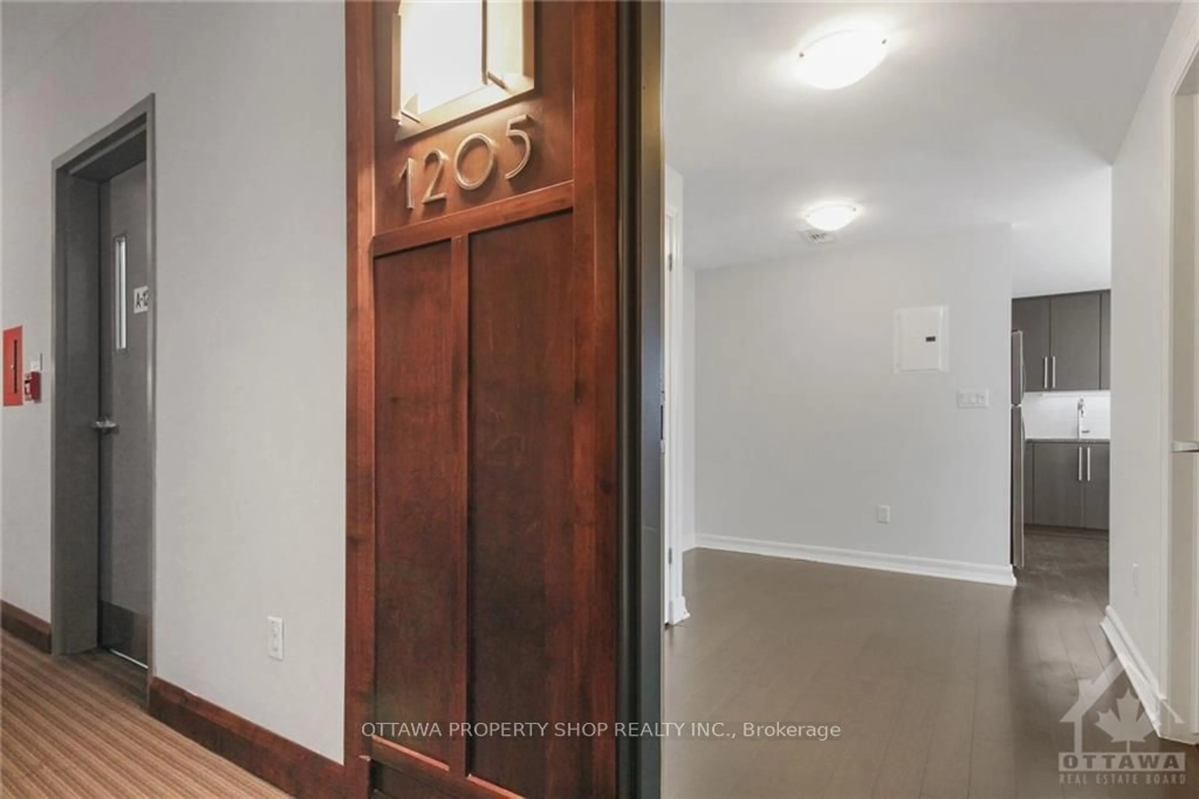 Indoor entryway, wood floors for 238 BESSERER St #1205, Lower Town - Sandy Hill Ontario K1N 6B1