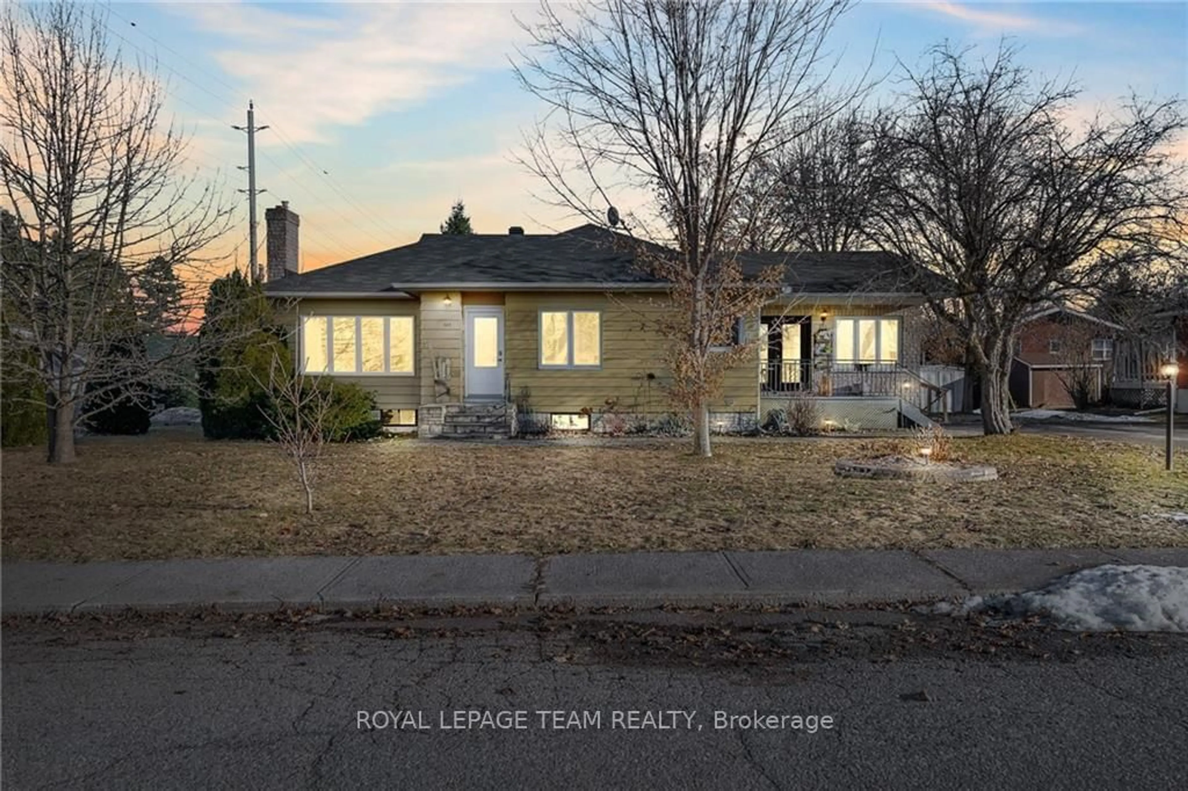 Frontside or backside of a home, the street view for 127 GRANT Blvd, Renfrew Ontario K7V 2P3