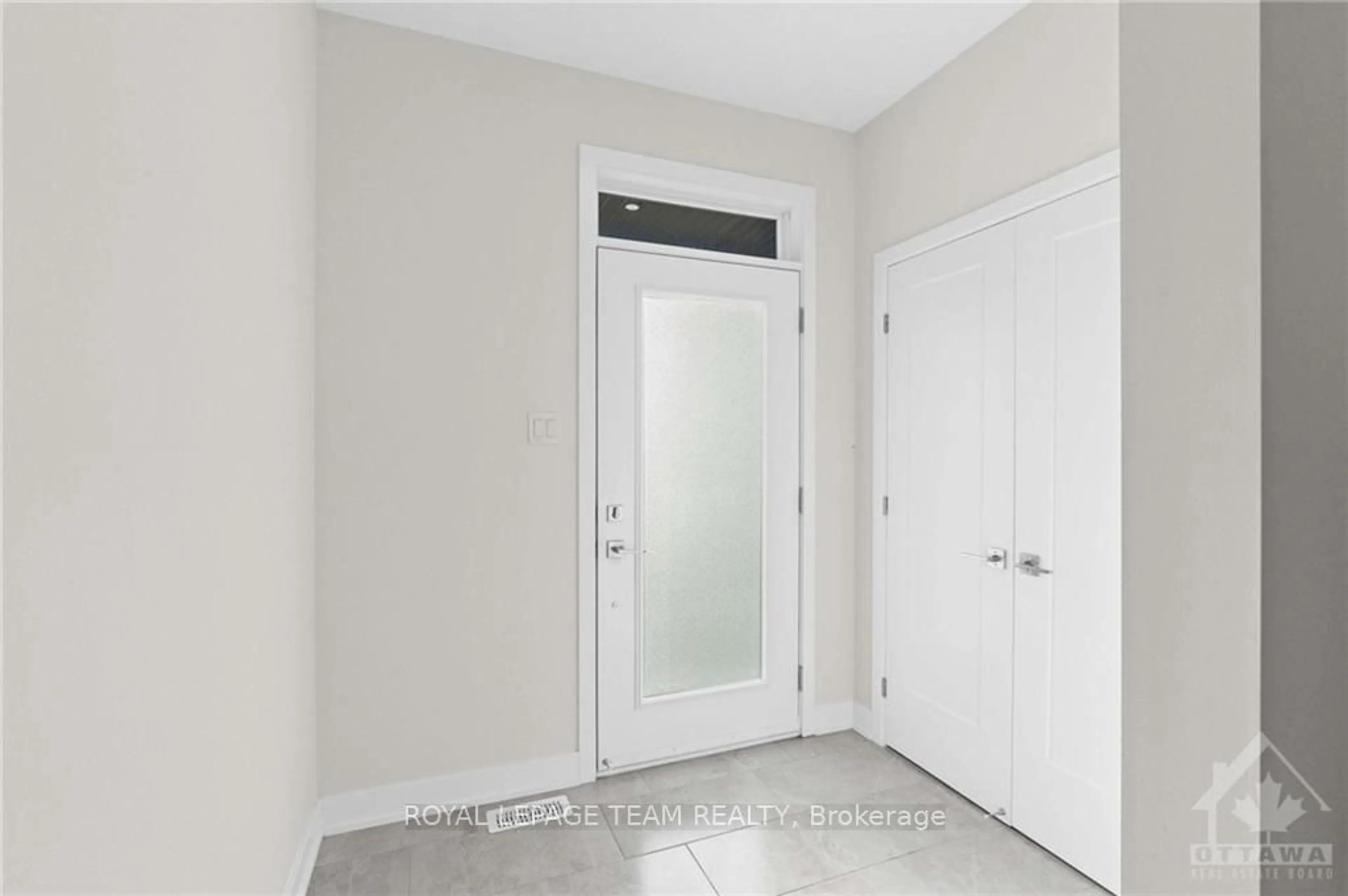 Indoor entryway, not visible floor for 305 WOOD Ave, Smiths Falls Ontario K7A 5H4