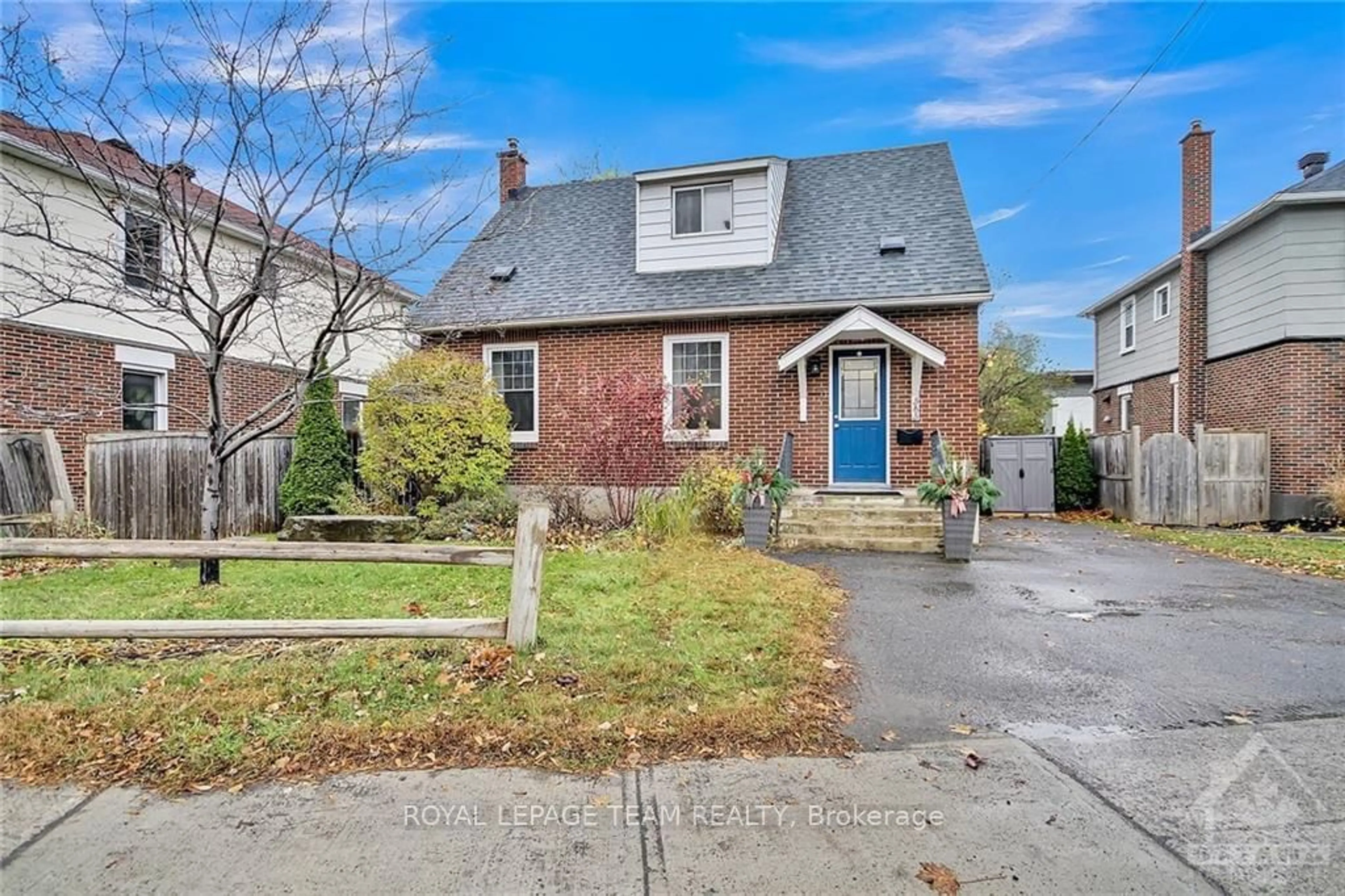 Frontside or backside of a home, the street view for 585 RICHMOND Rd, Carlingwood - Westboro and Area Ontario K2A 0G4