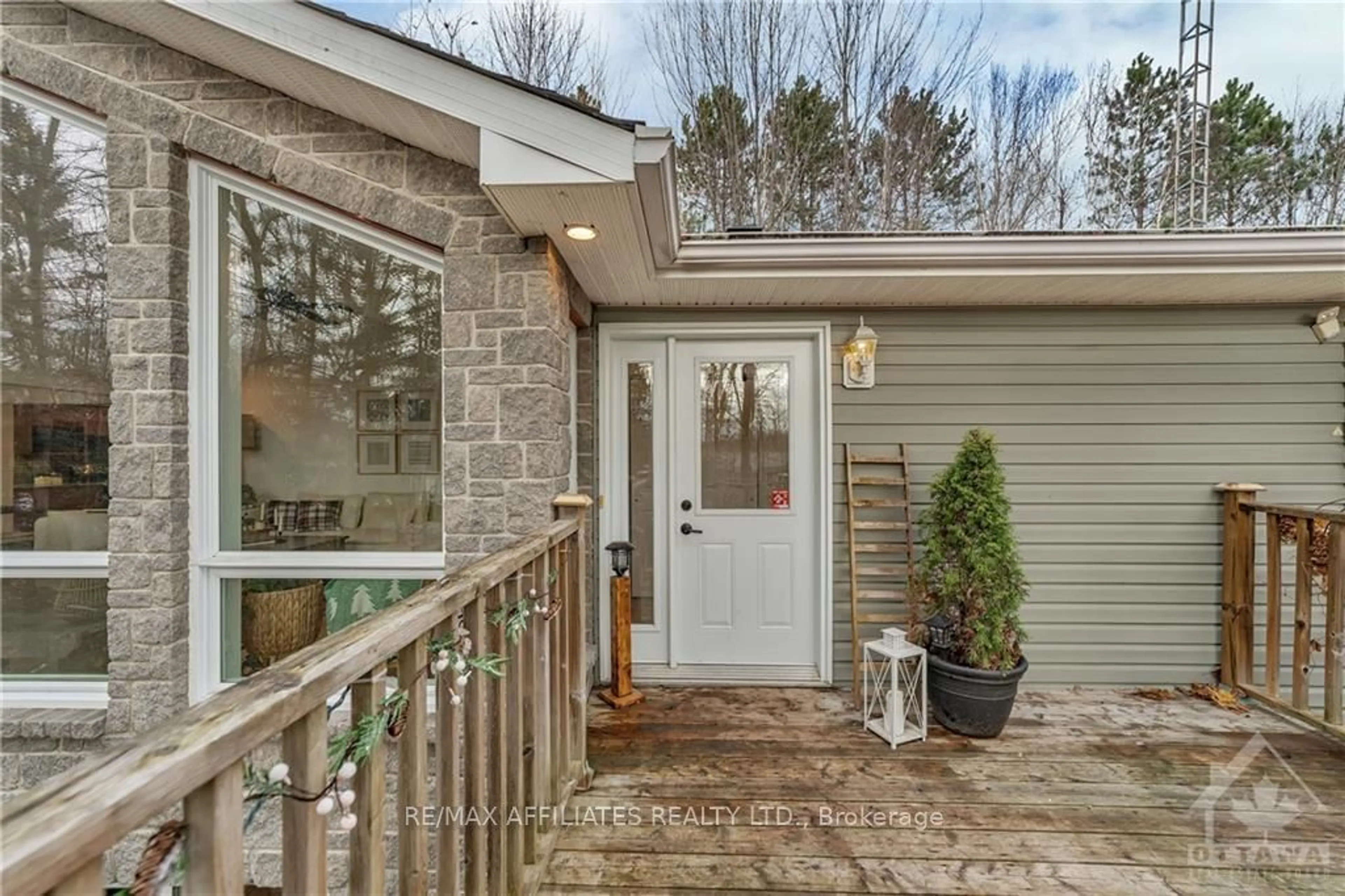 Indoor entryway, wood floors for 97 SEGUINBOURG Rd, The Nation Ontario K0A 1M0