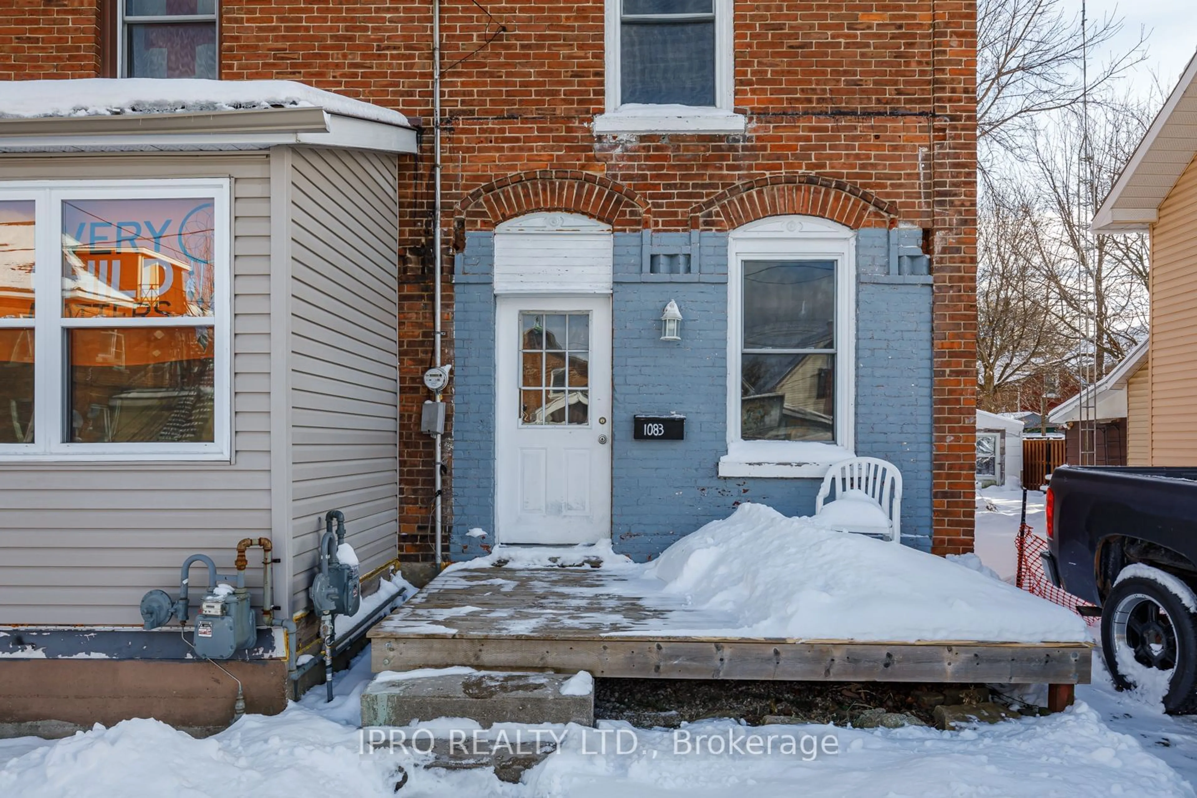 A pic from exterior of the house or condo, the street view for 1083 3rd Ave, Owen Sound Ontario N4K 2L1