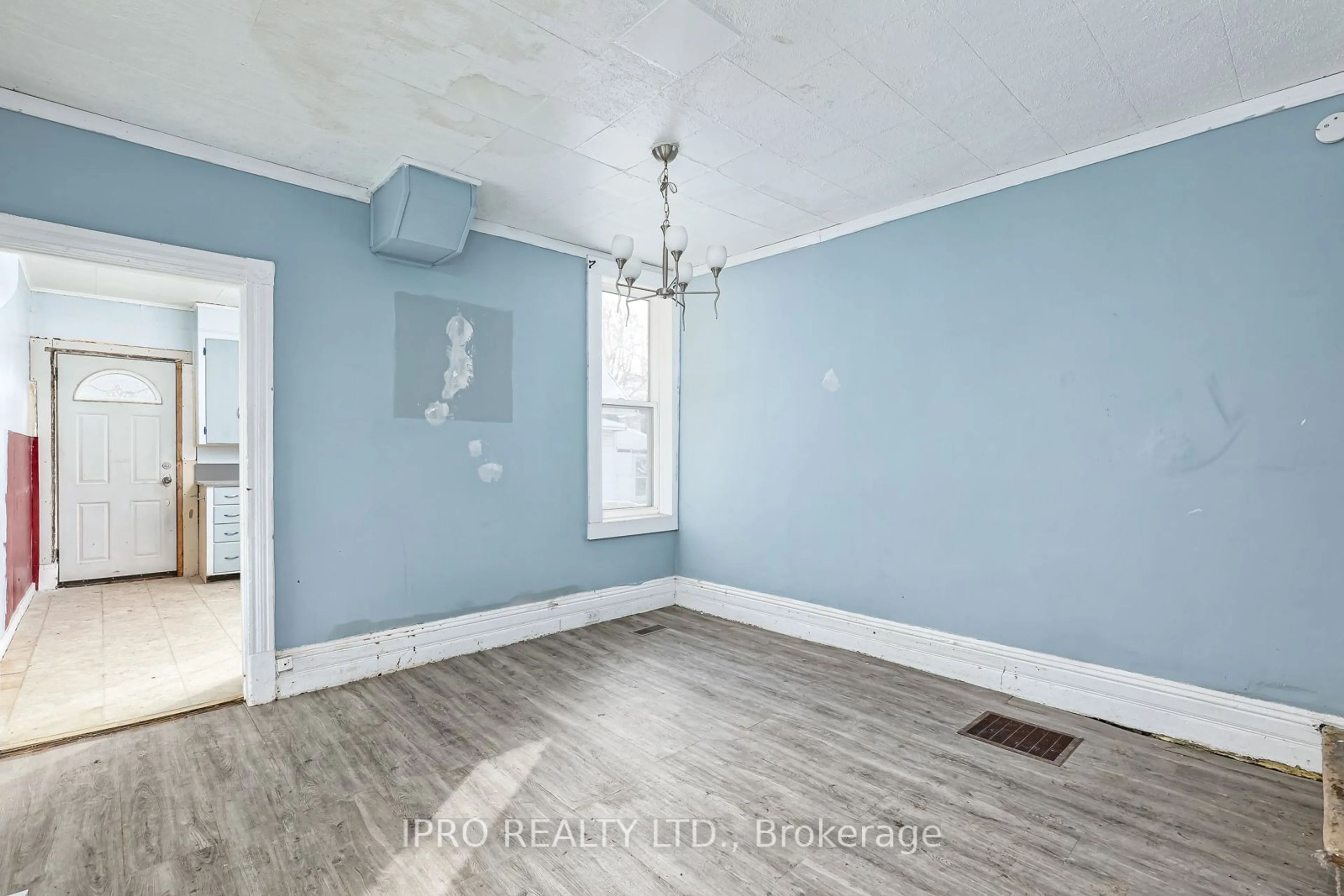 A pic of a room, wood floors for 1083 3rd Ave, Owen Sound Ontario N4K 2L1