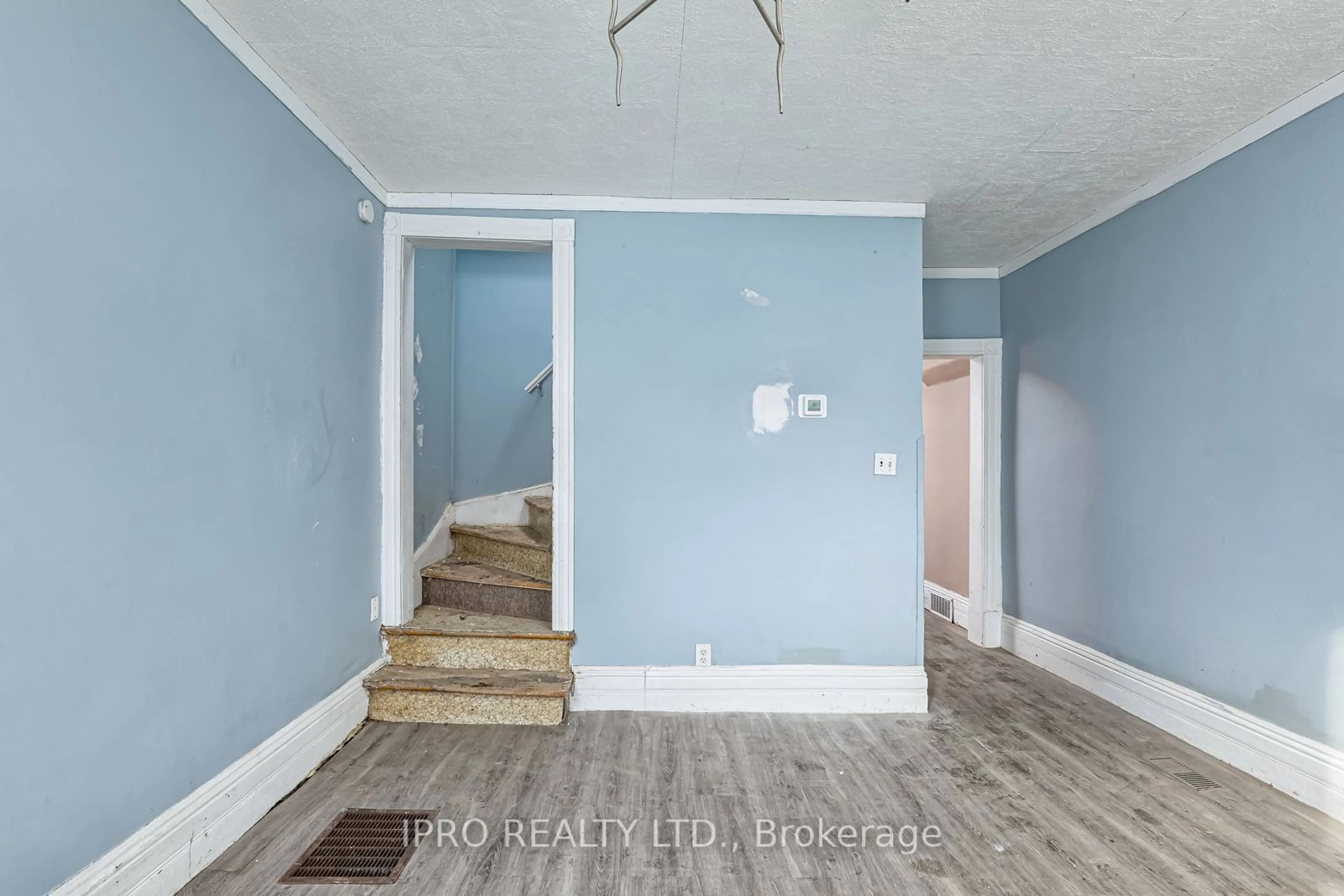 Indoor entryway, wood floors for 1083 3rd Ave, Owen Sound Ontario N4K 2L1