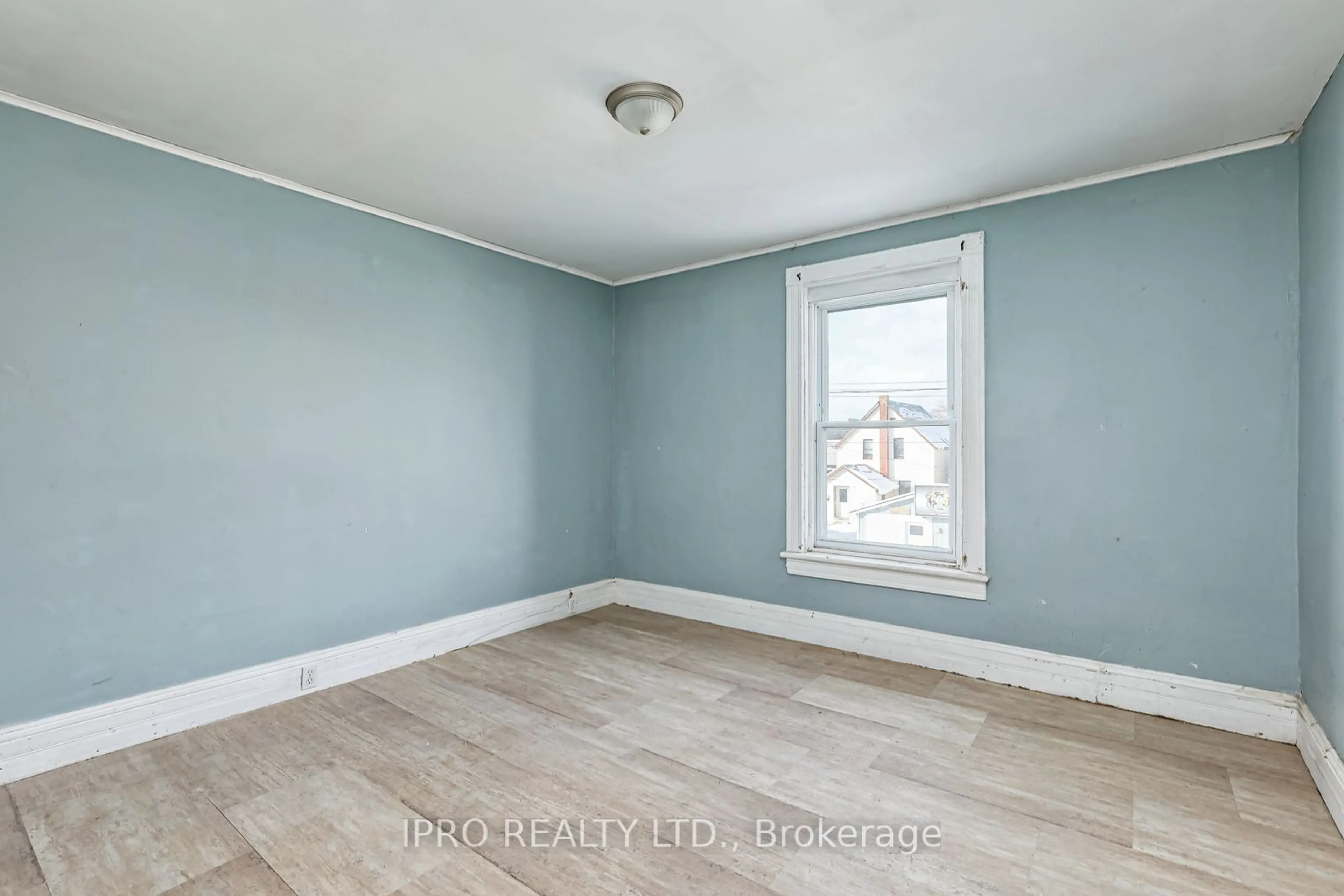 A pic of a room, wood floors for 1083 3rd Ave, Owen Sound Ontario N4K 2L1