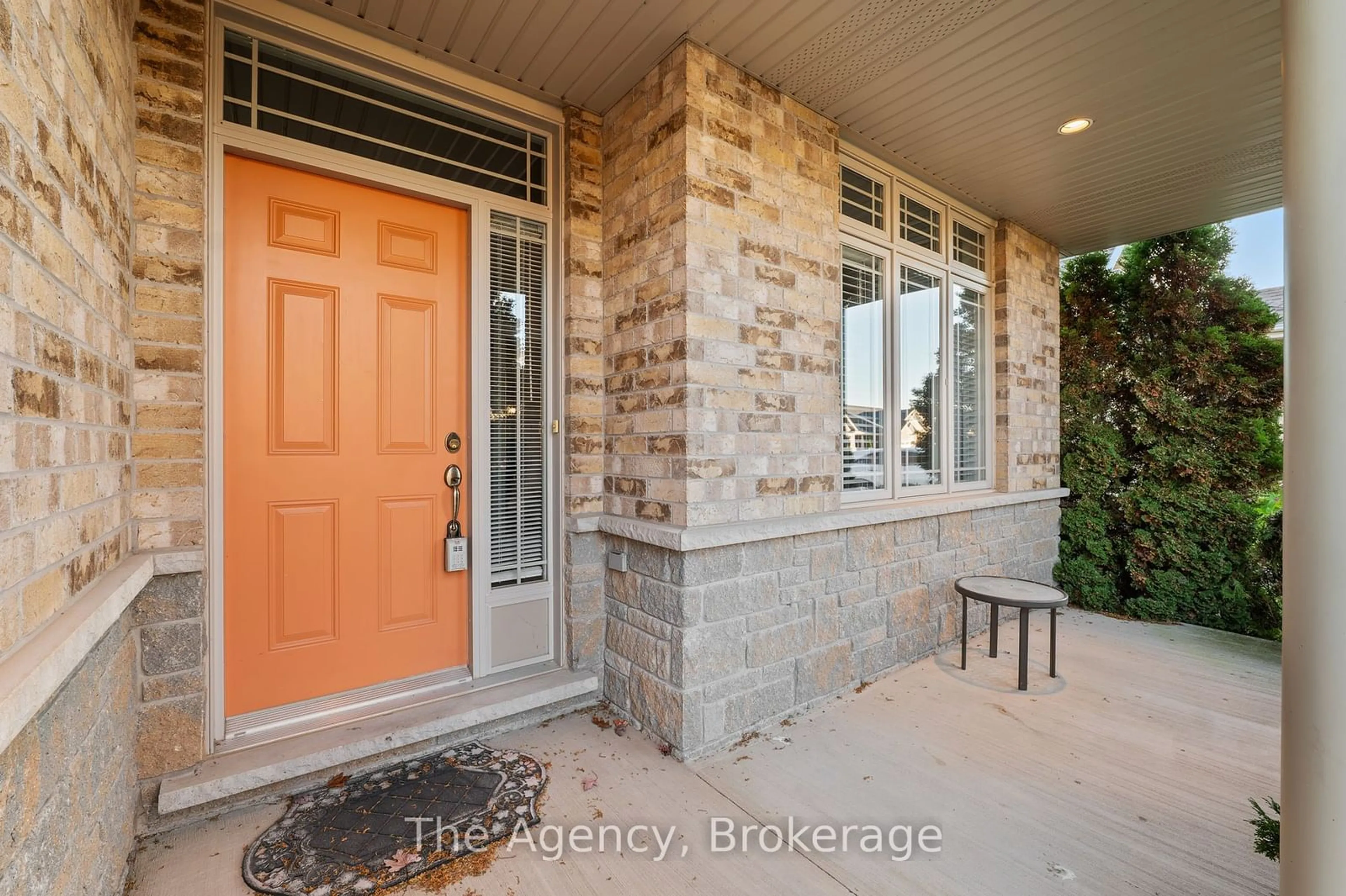 Indoor entryway, wood floors for 66 Willson Crossing Crt, Pelham Ontario L0S 1E4