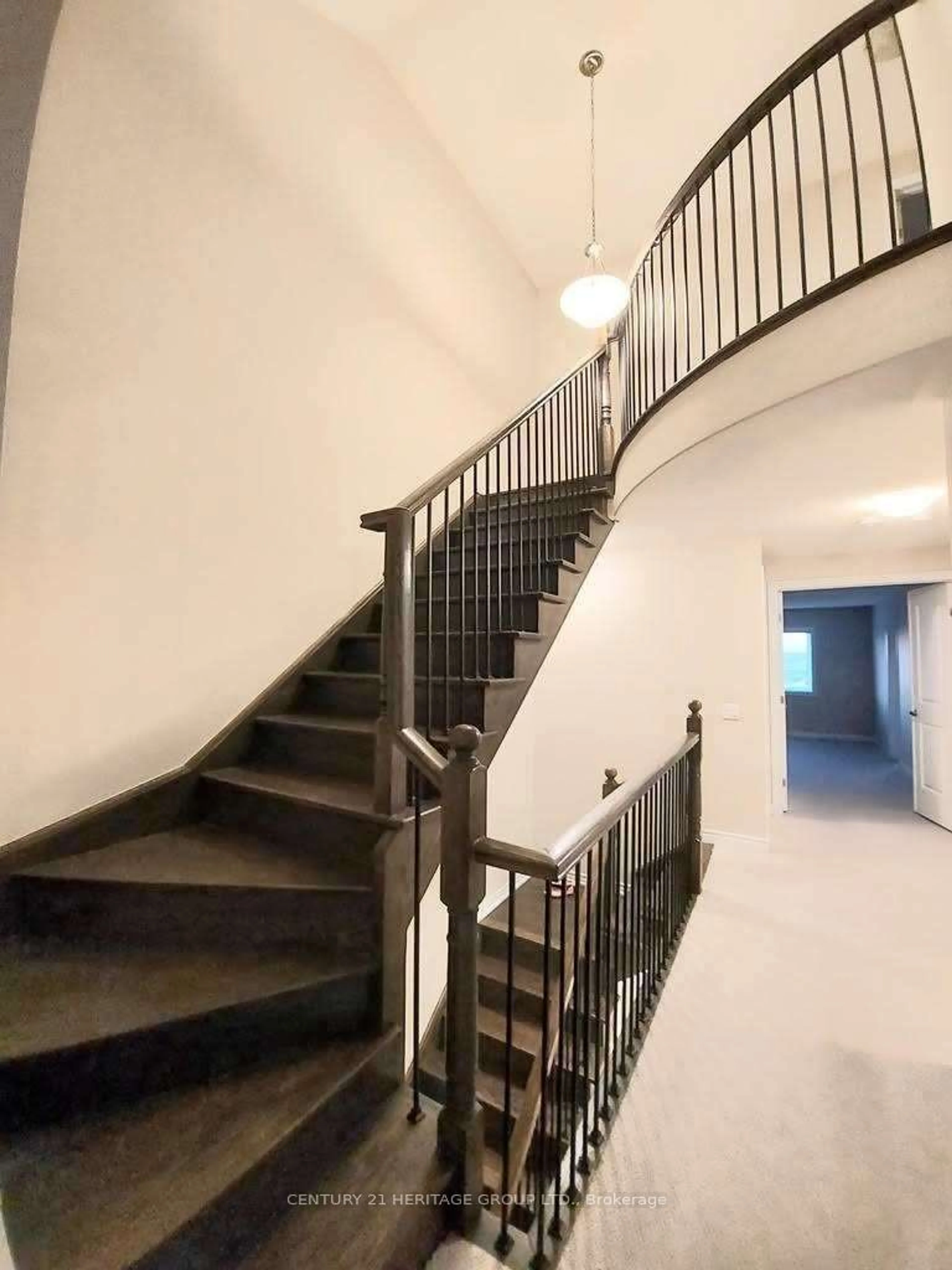 Stairs for 29 Bayonne Dr, Hamilton Ontario L8J 0L2